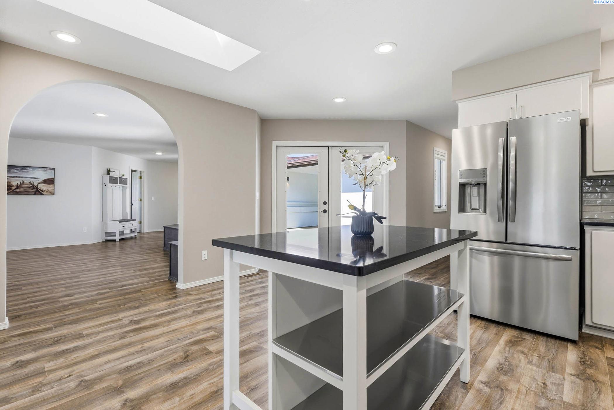 1903 Meadows Dr North, Richland, WA 99352