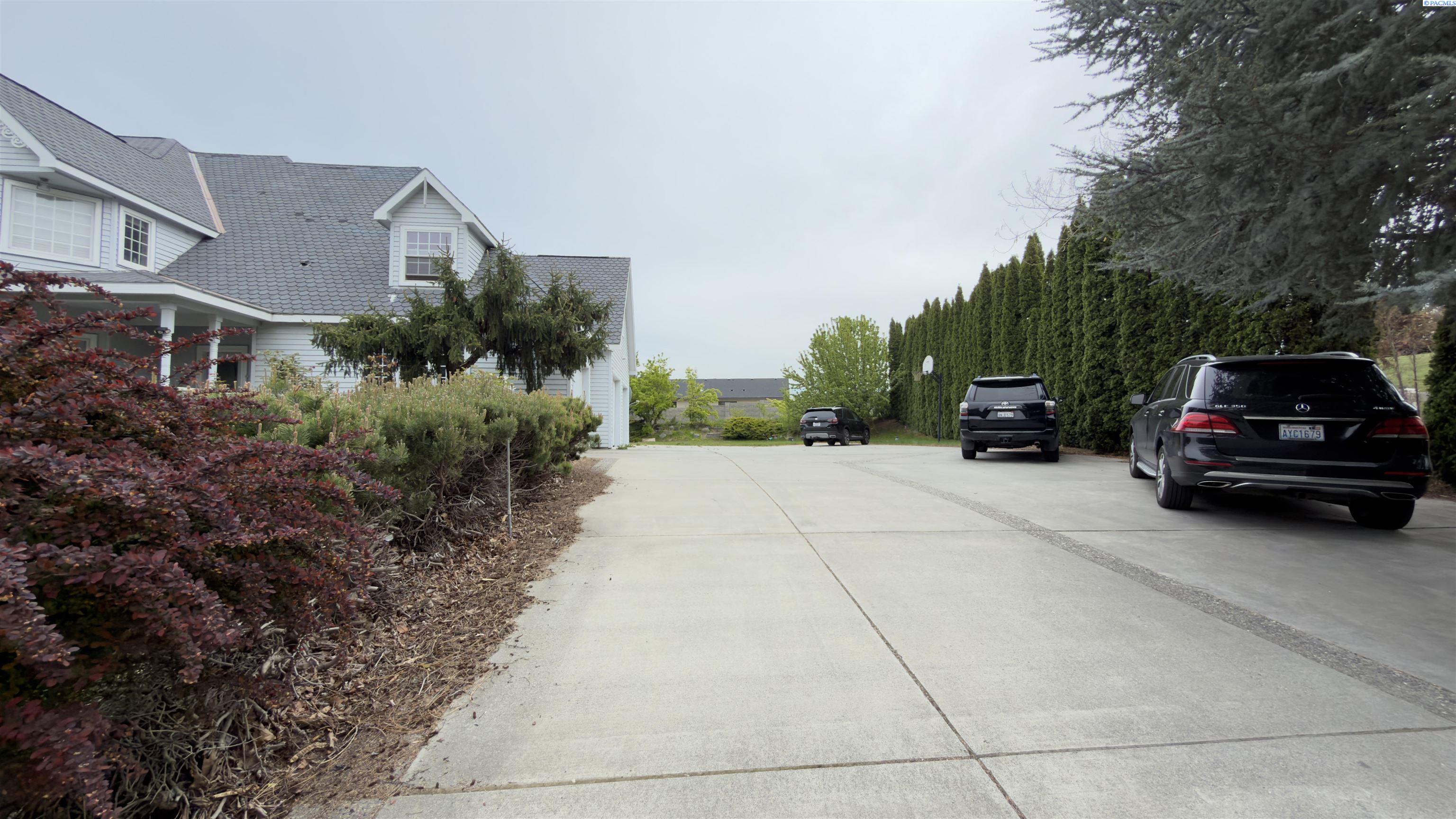 1102 Appaloosa Way, Richland, WA 99352