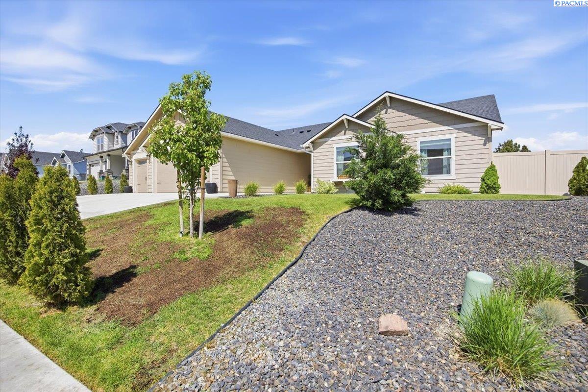 1571 Kelandren Dr, Prosser, WA 99350