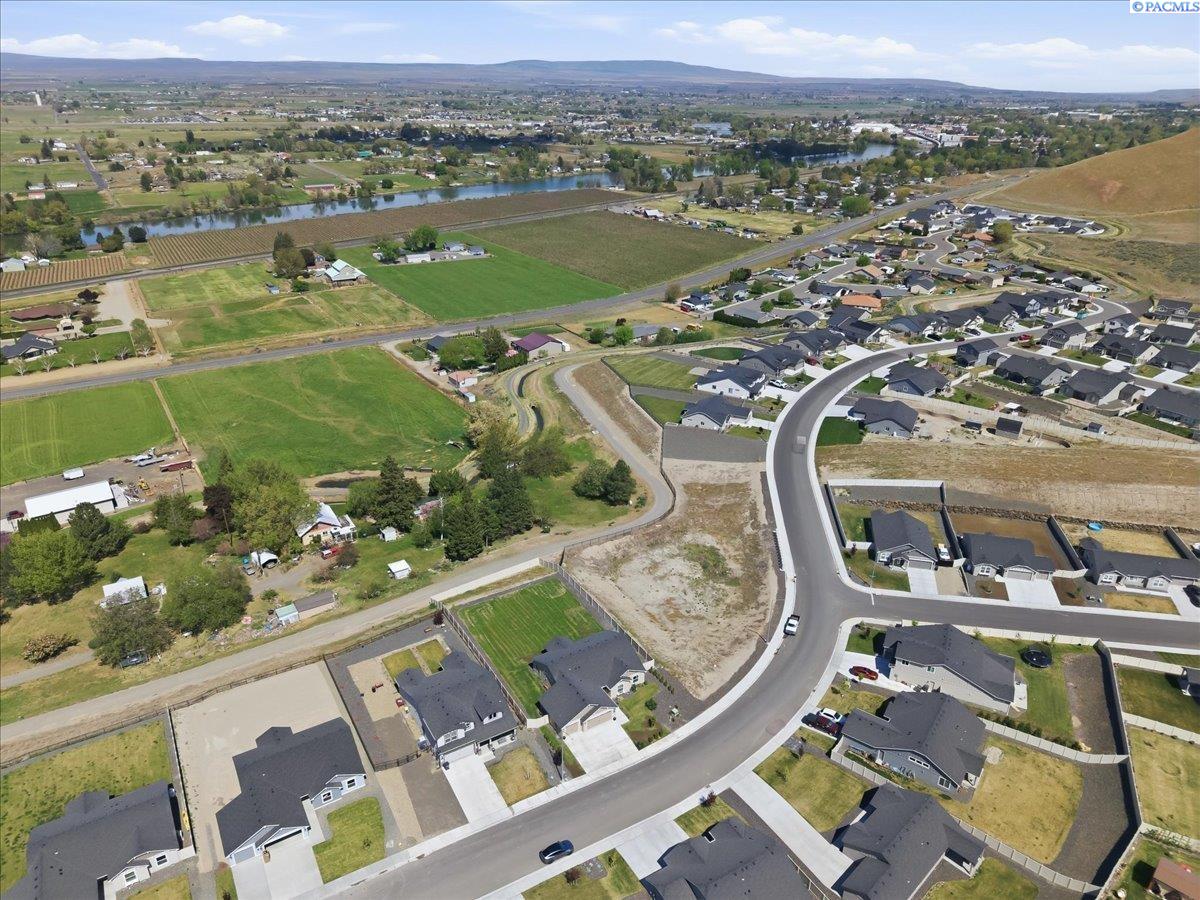 1571 Kelandren Dr, Prosser, WA 99350