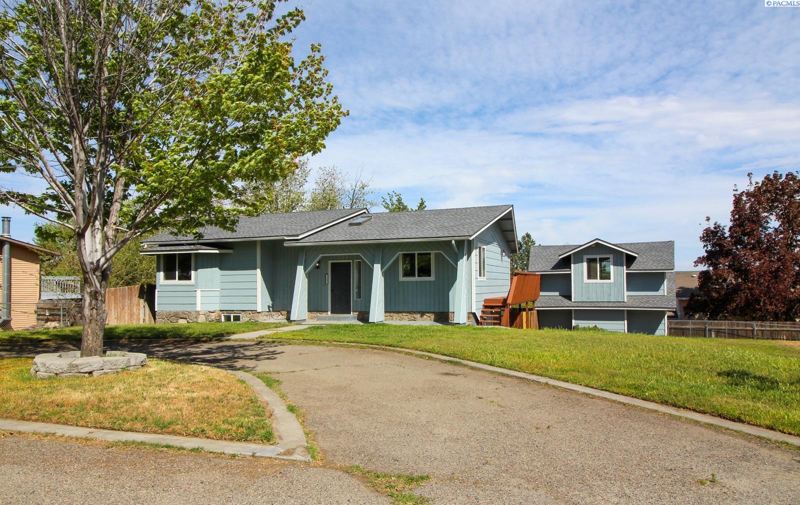 1204 12th Street, Benton City WA 99320