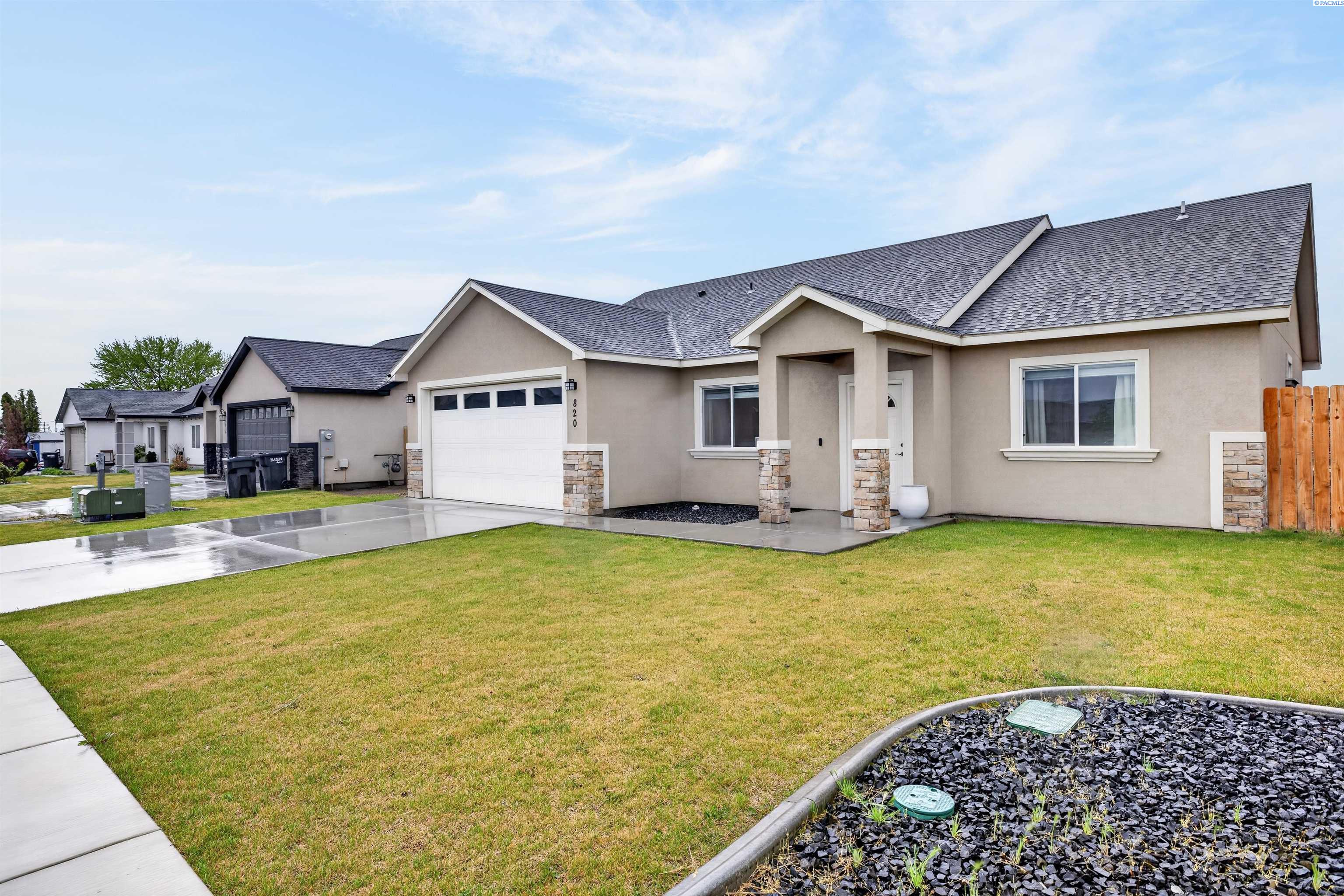 820 Beech Ave, Pasco, WA 99301
