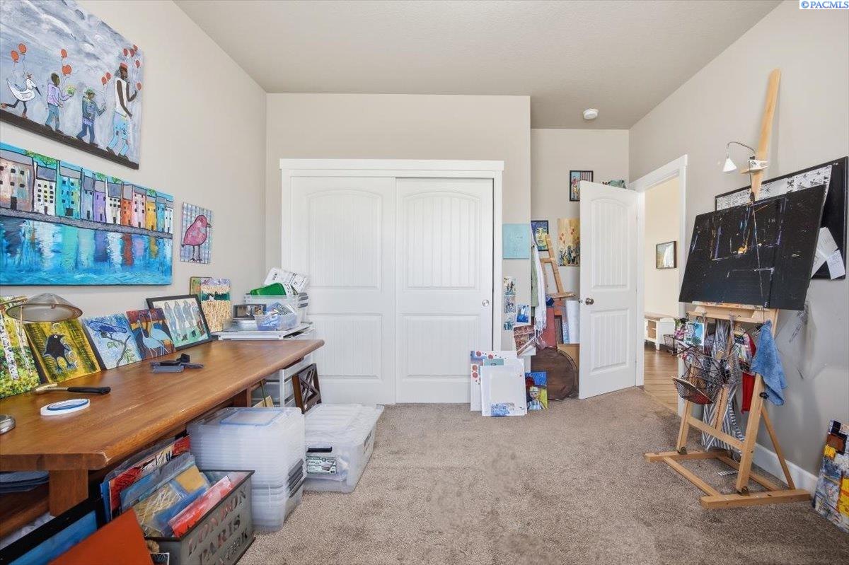 10201 18th Ct, Kennewick, WA 99338