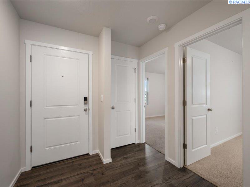 11329 Dunsmuir Dr, Pasco, WA 99301