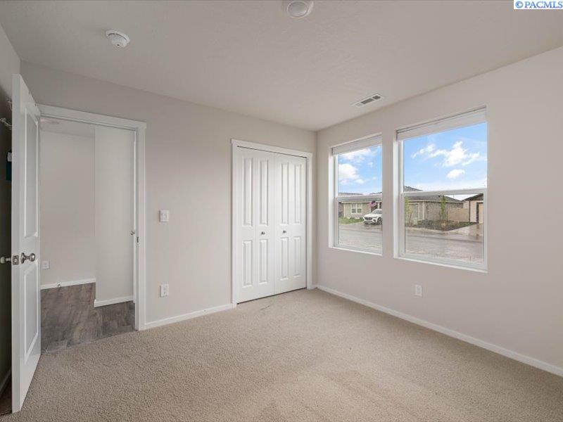 11329 Dunsmuir Dr, Pasco, WA 99301