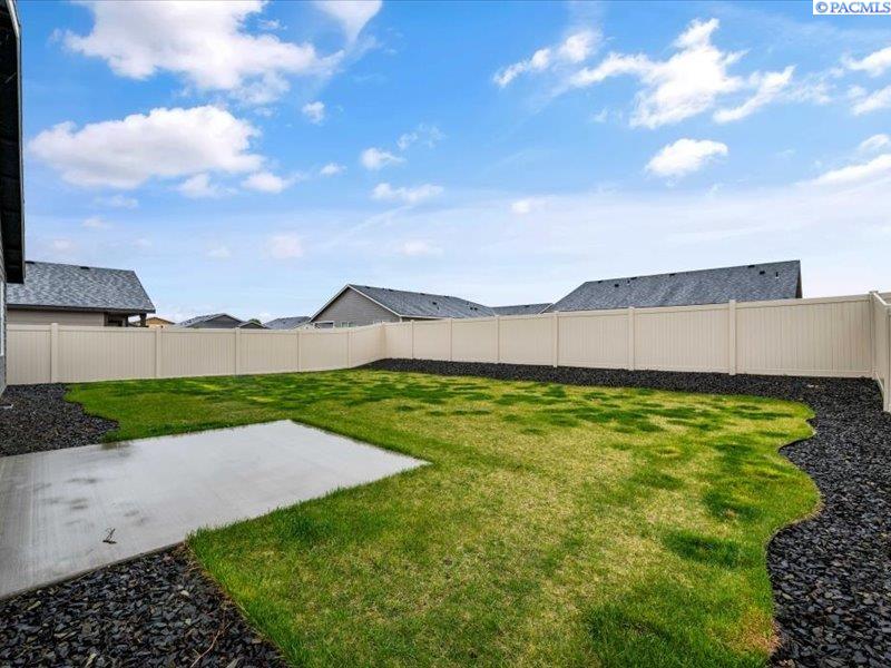 11329 Dunsmuir Dr, Pasco, WA 99301