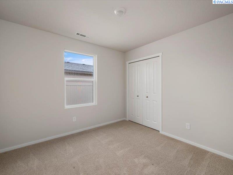 11329 Dunsmuir Dr, Pasco, WA 99301