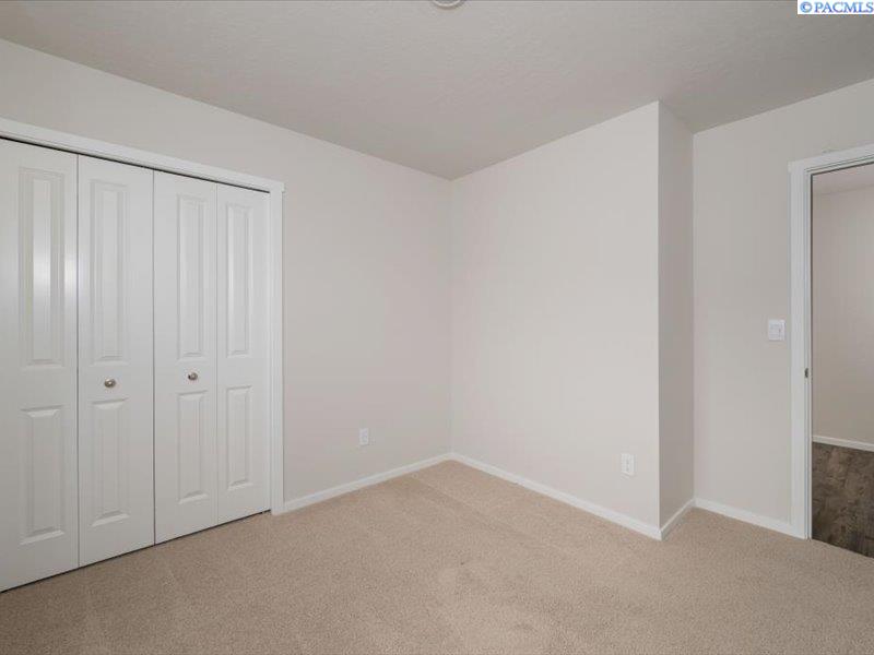 11329 Dunsmuir Dr, Pasco, WA 99301