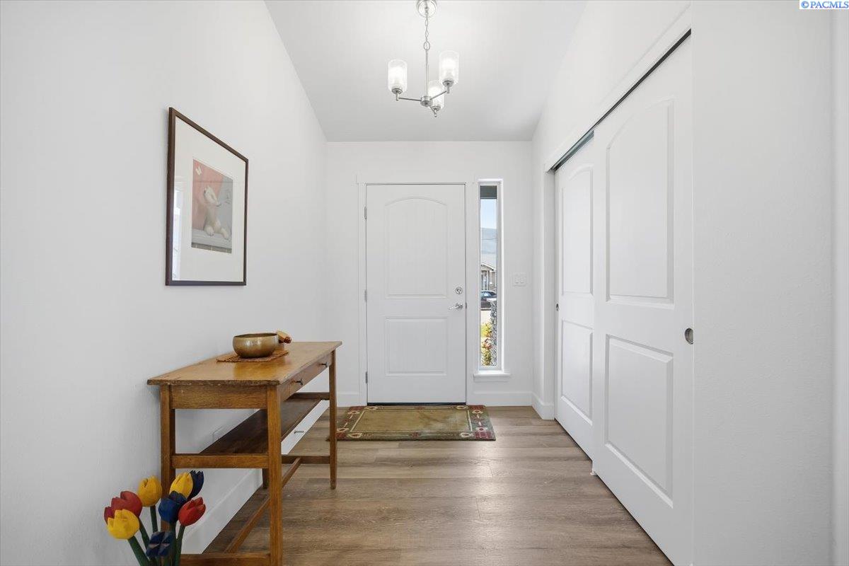 1518 Willow Way, Benton City, WA 99320