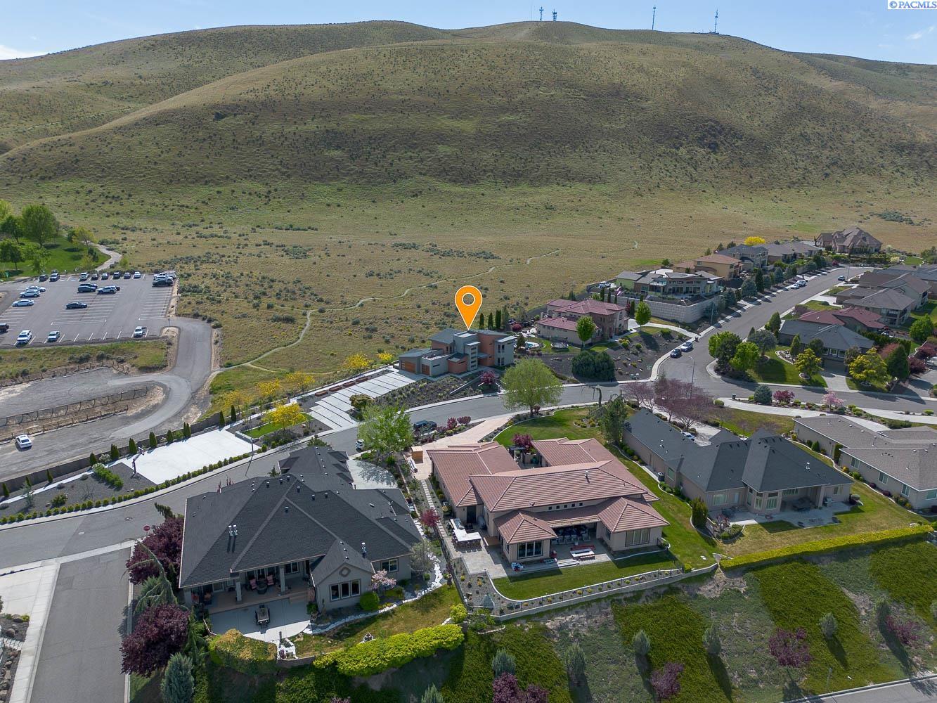 1277 White Bluffs St, Richland, WA 99352