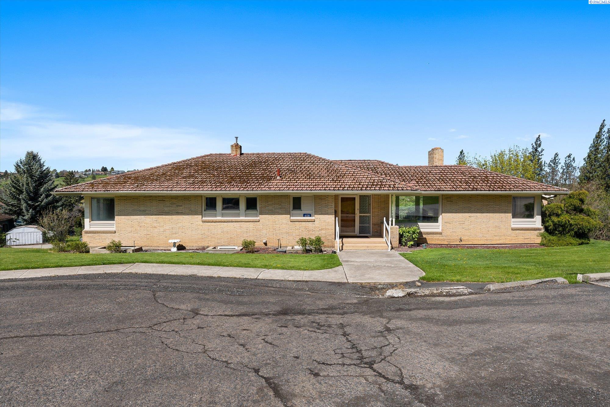 608 S G St, Colfax WA 99111