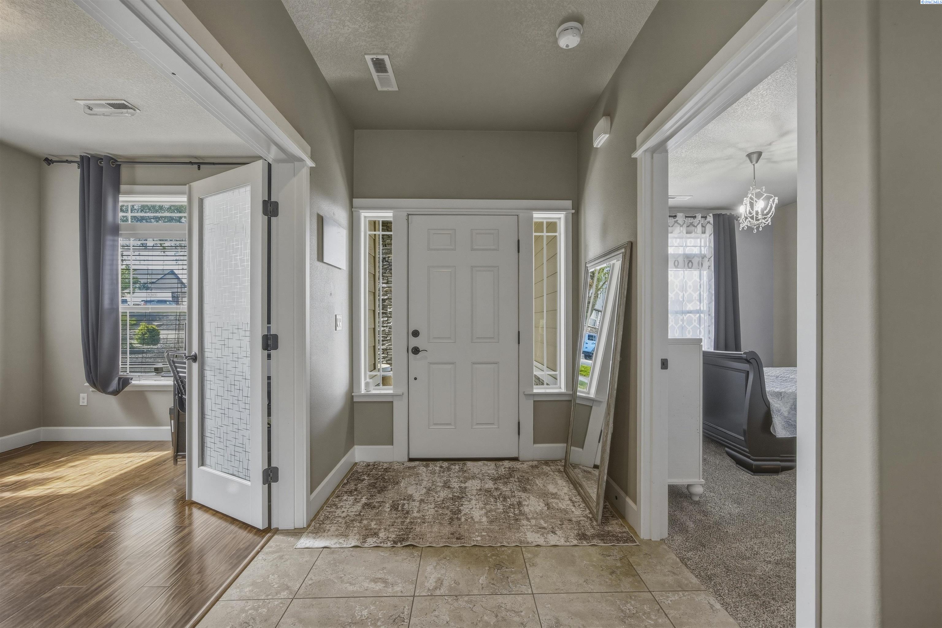 2926 Sunshine Ridge Rd, Kennewick, WA 99338