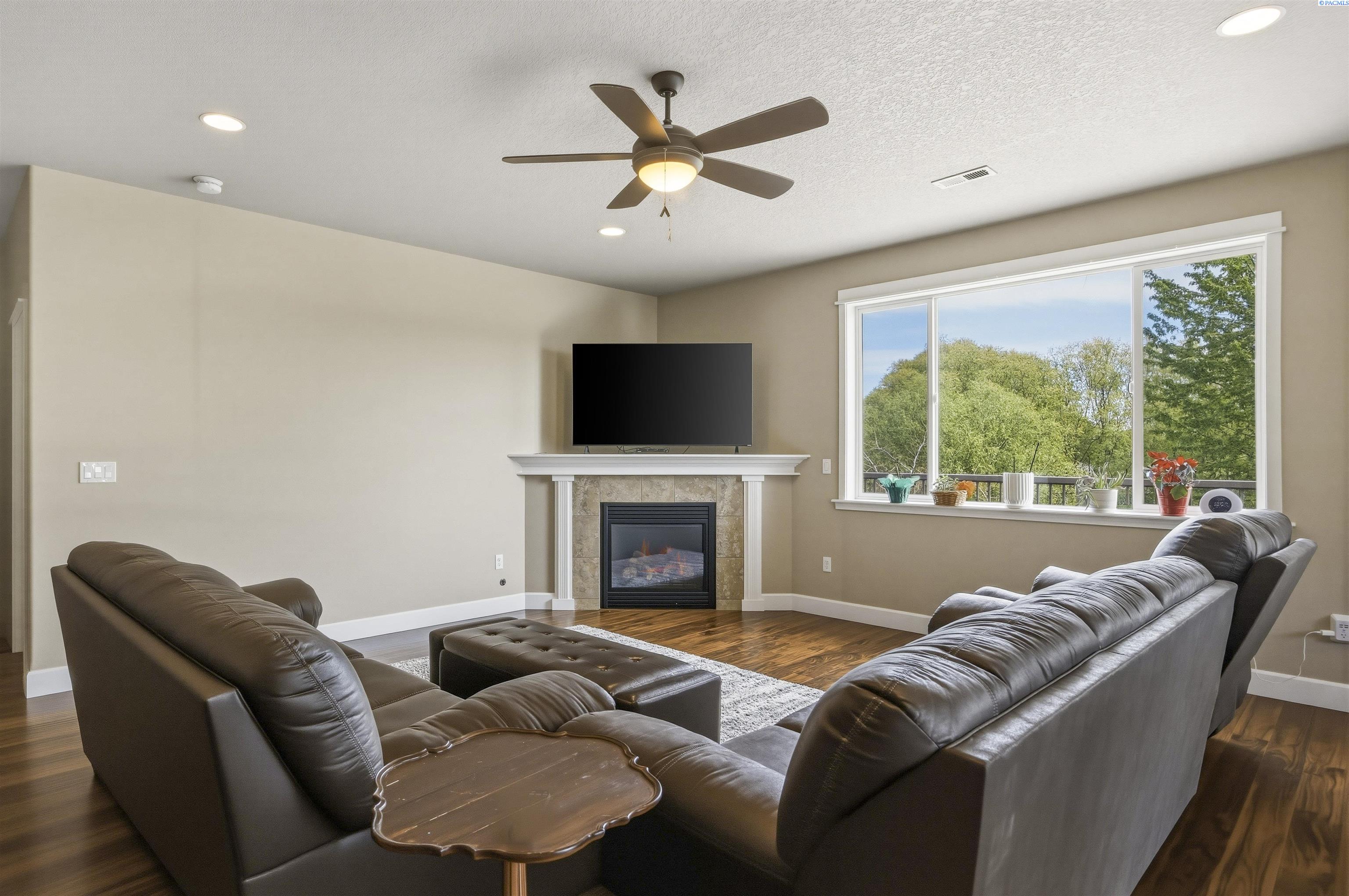 2926 Sunshine Ridge Rd, Richland, WA 99352