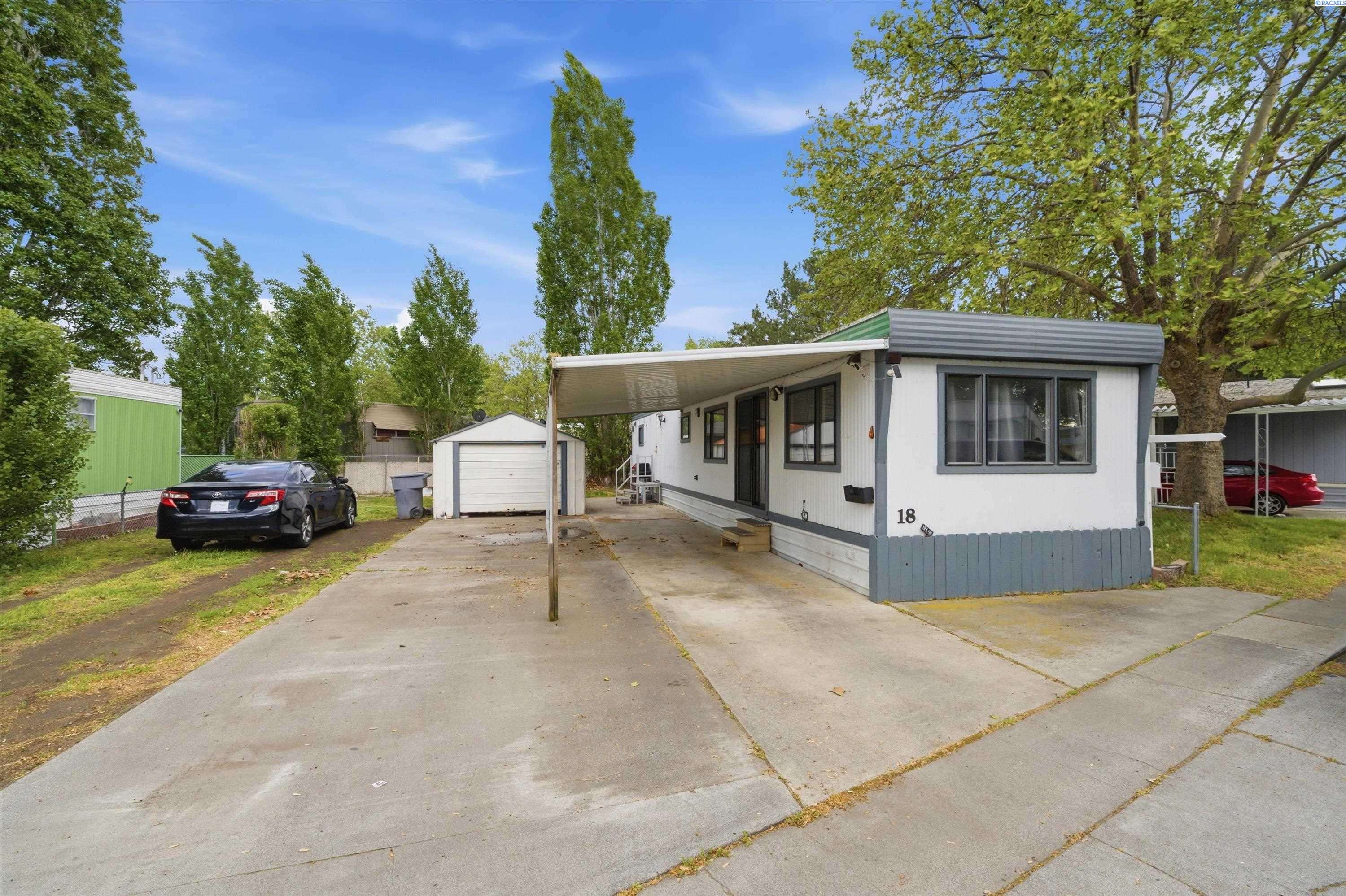 18 Log Ln, Richland, WA 99354