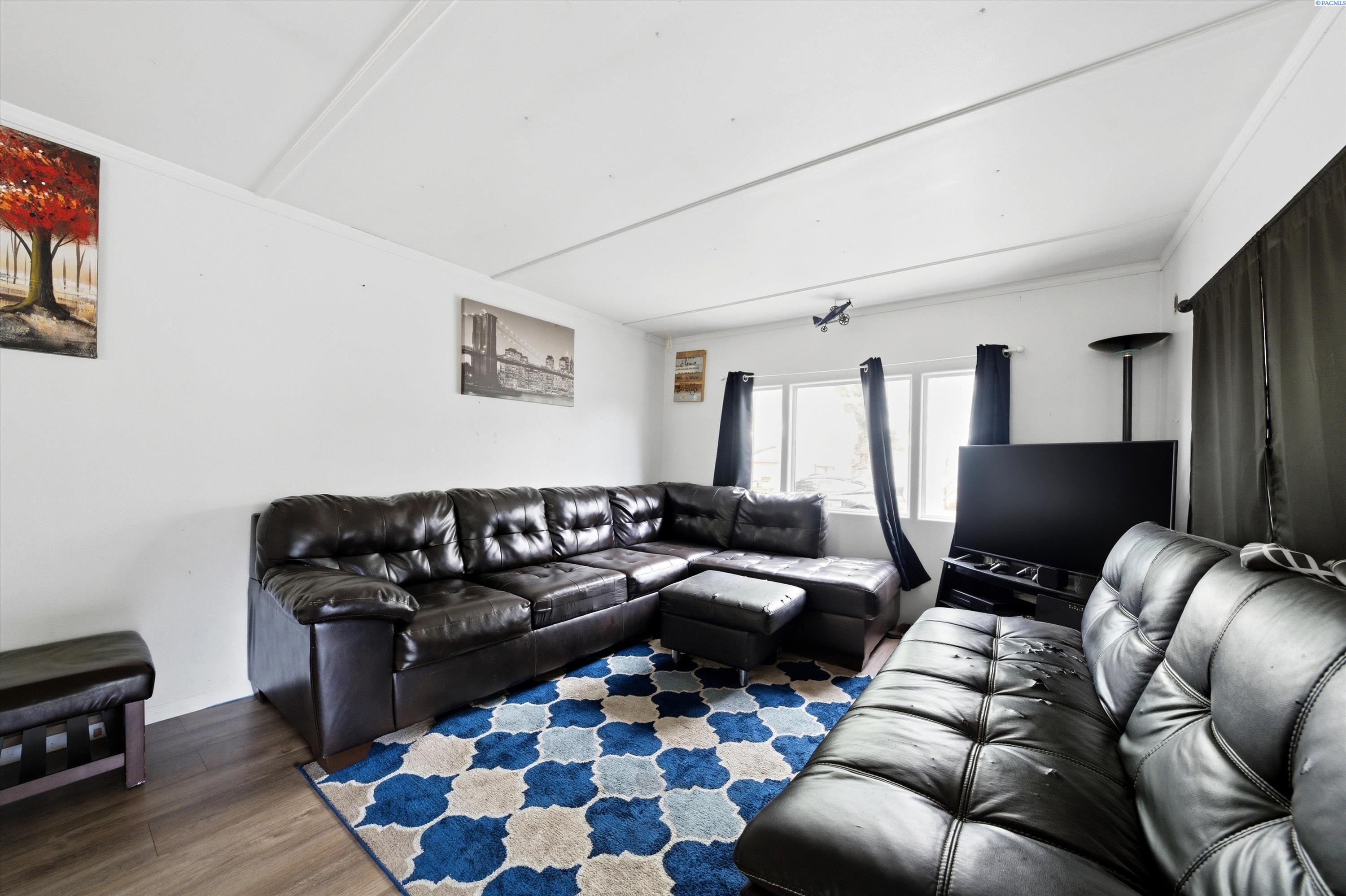 18 Log Ln, Richland, WA 99354