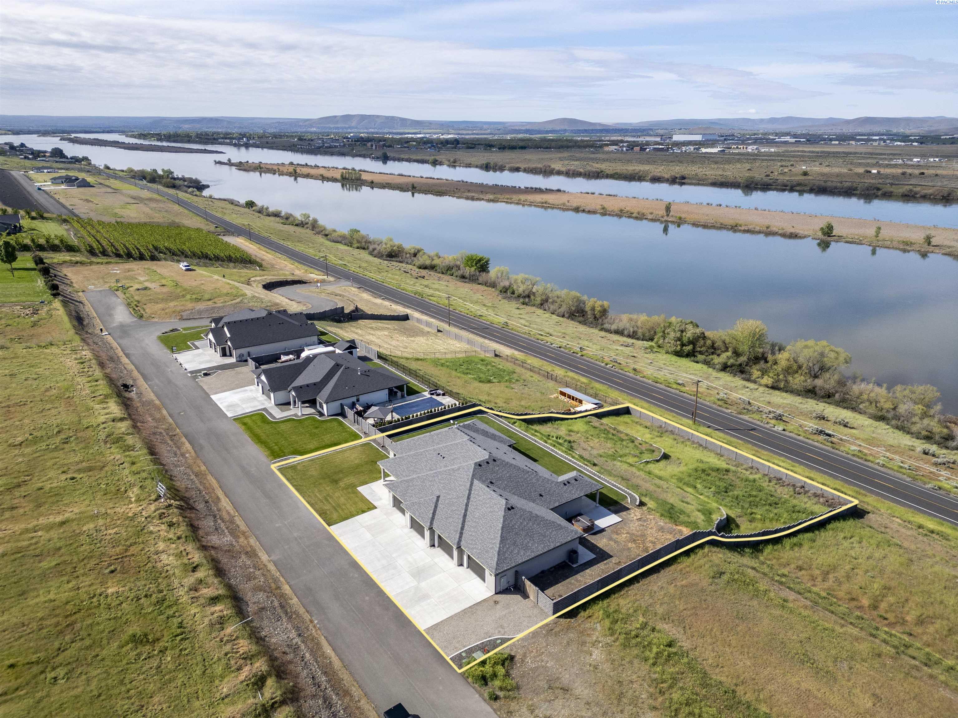 113 Columbia Bluff Ln, Pasco, WA 99301