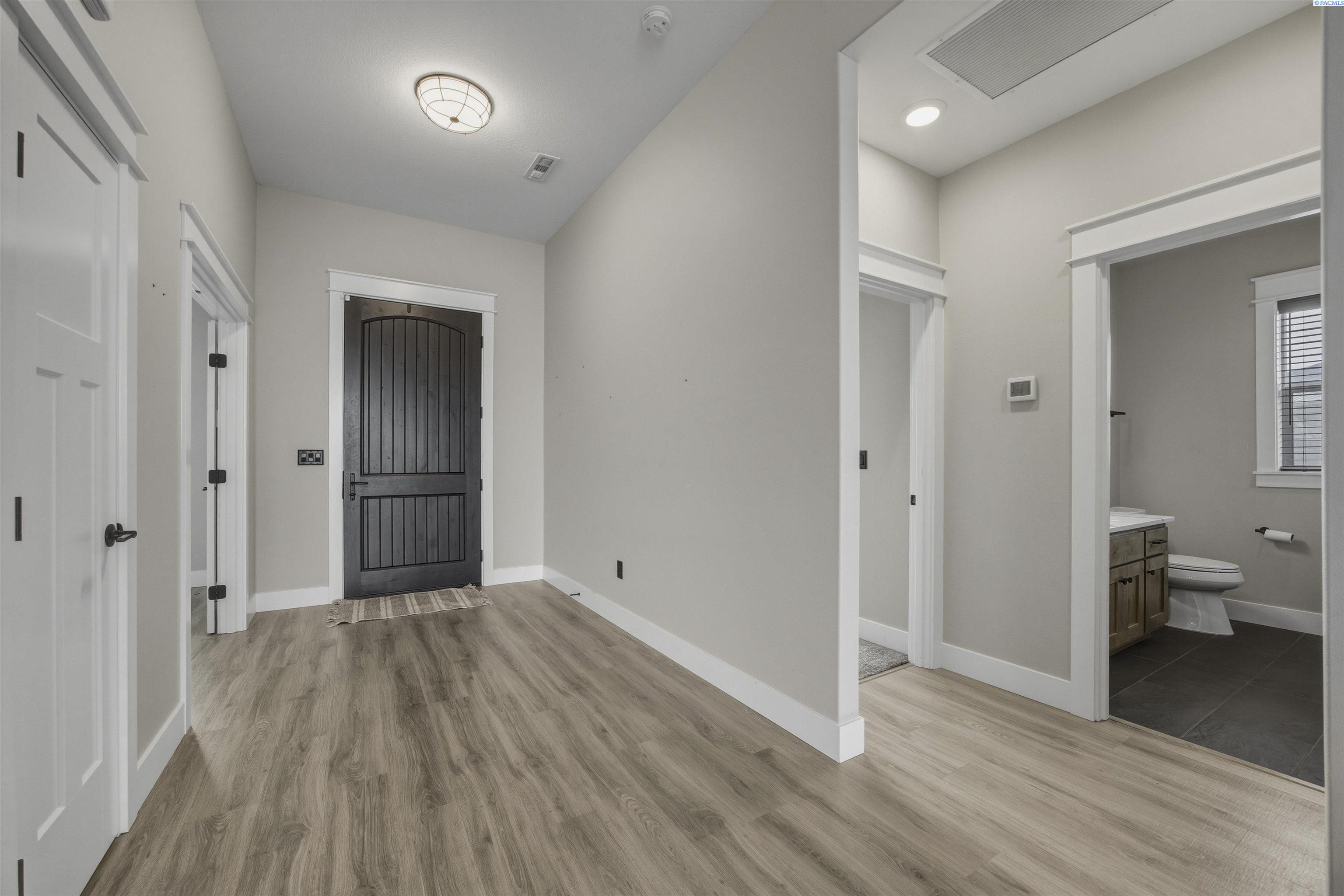 113 Columbia Bluff Ln, Pasco, WA 99301