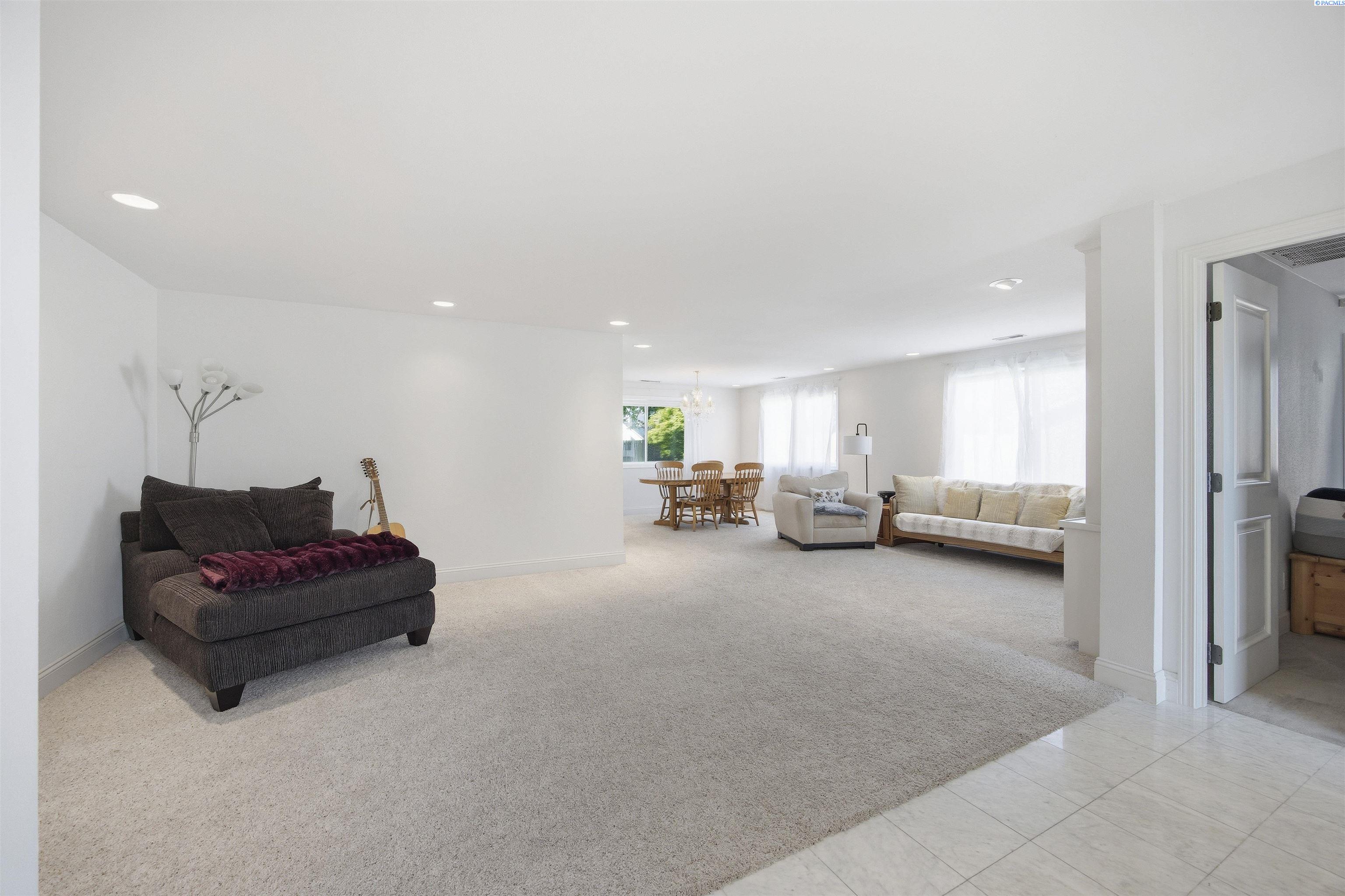 2335 Snohomish Ave, Richland, WA 99354