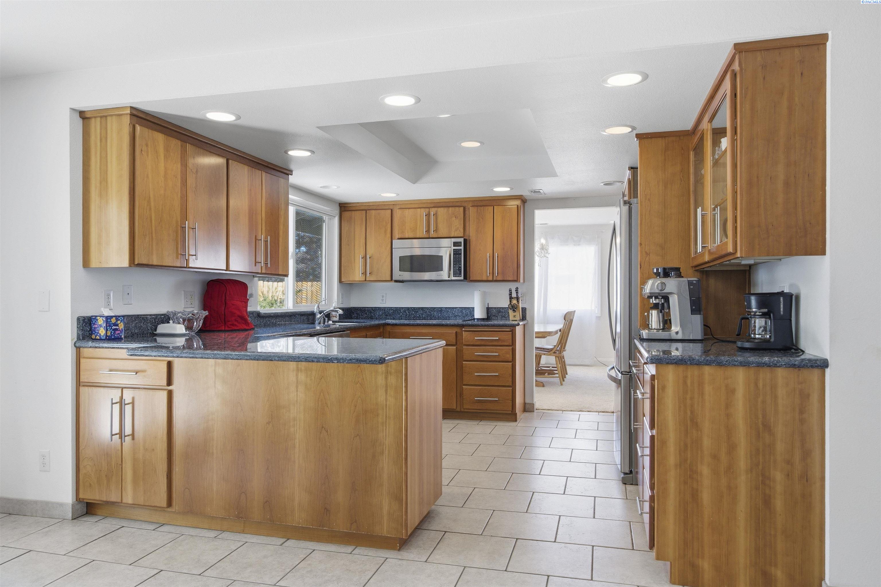 2335 Snohomish Ave, Richland, WA 99354