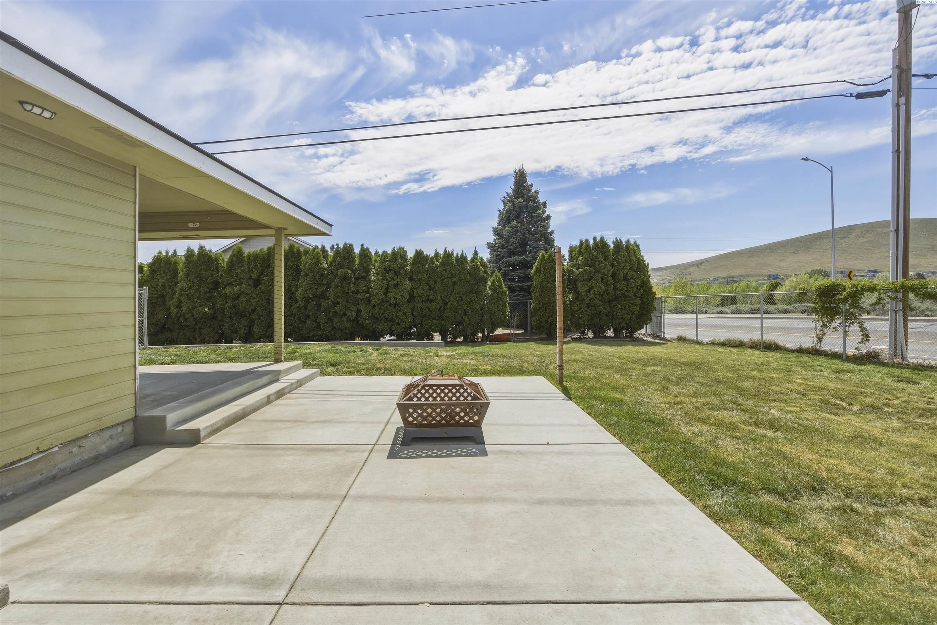4485 Northlake Dr, West Richland, WA 99353