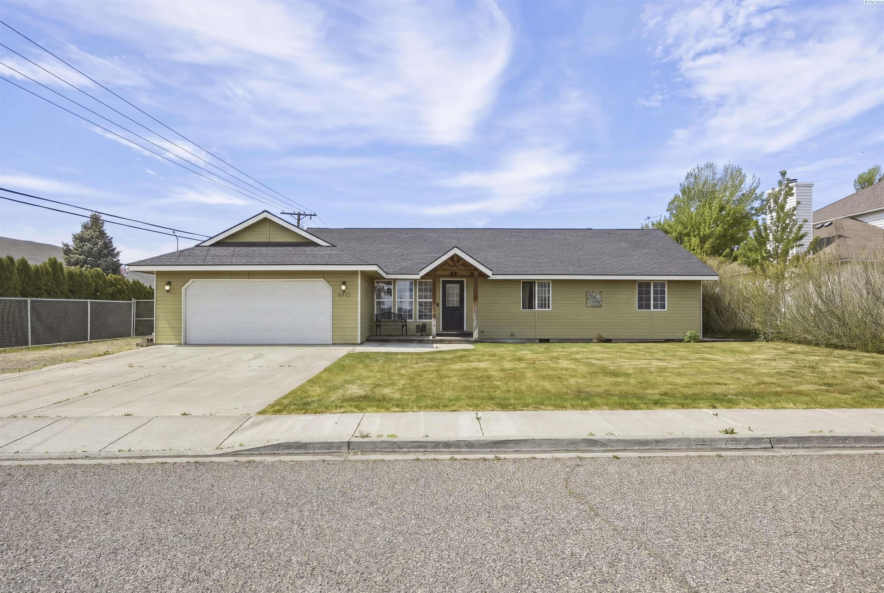 4485 Northlake Dr, West Richland, WA 99353