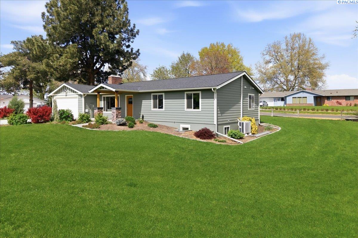 919 Stanley Dr, College Place, WA 99324