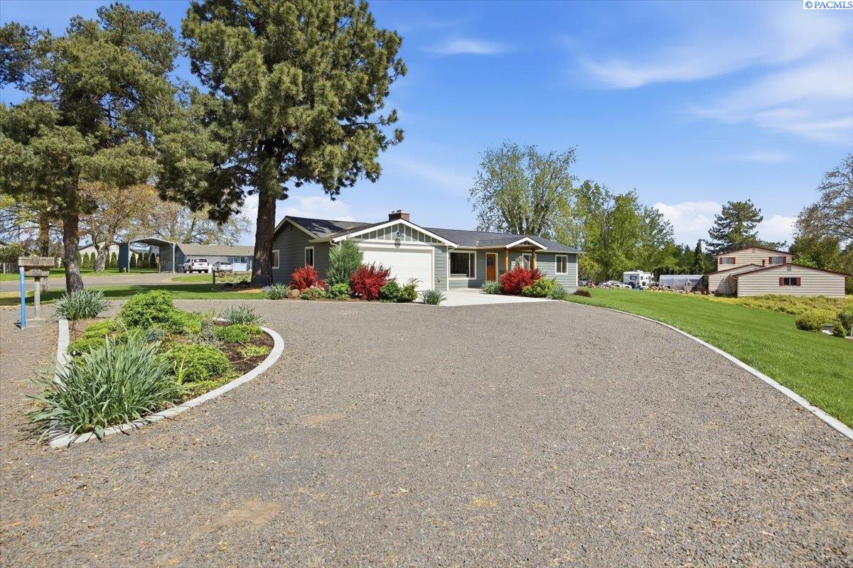 919 Stanley Dr, College Place, WA 99324