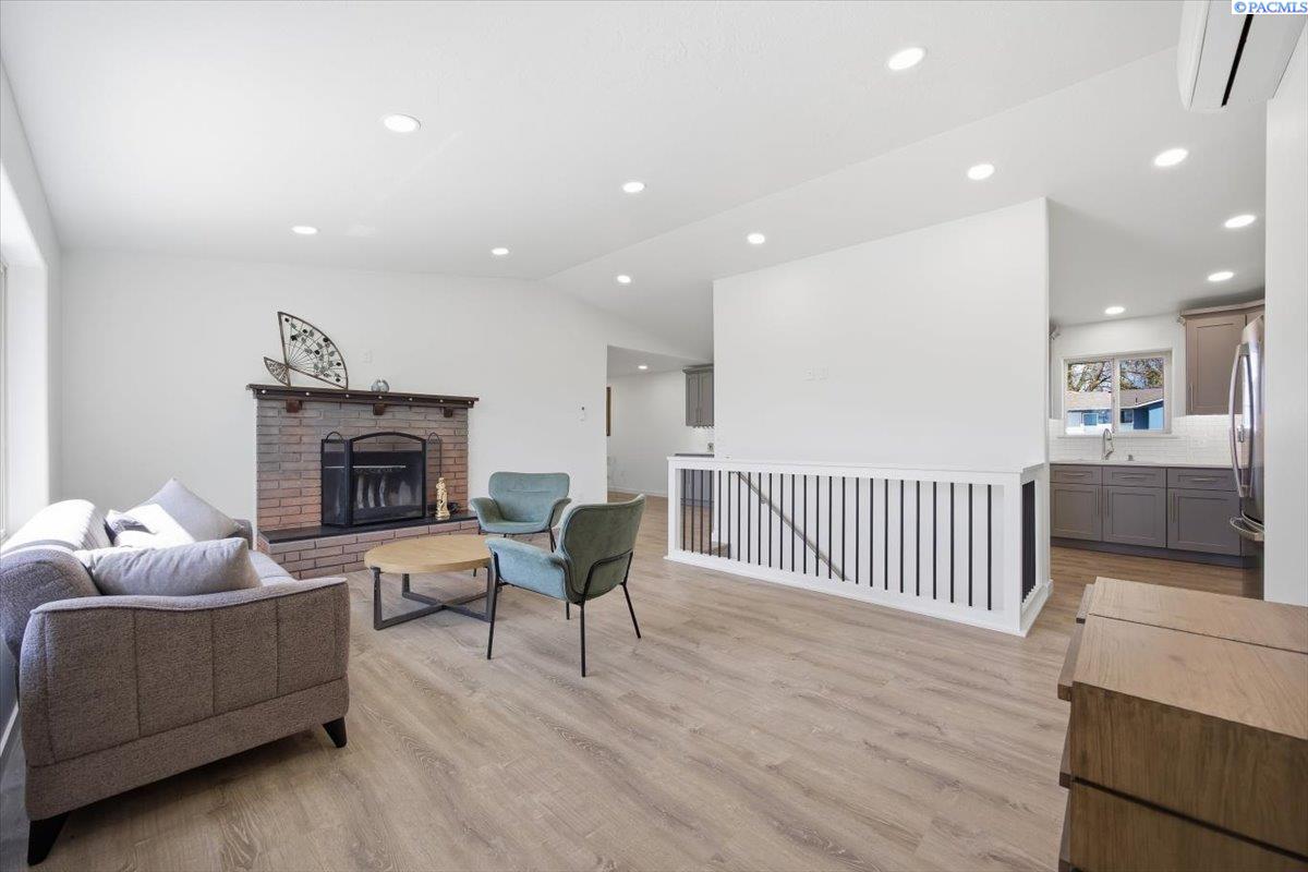 919 Stanley Dr, College Place, WA 99324