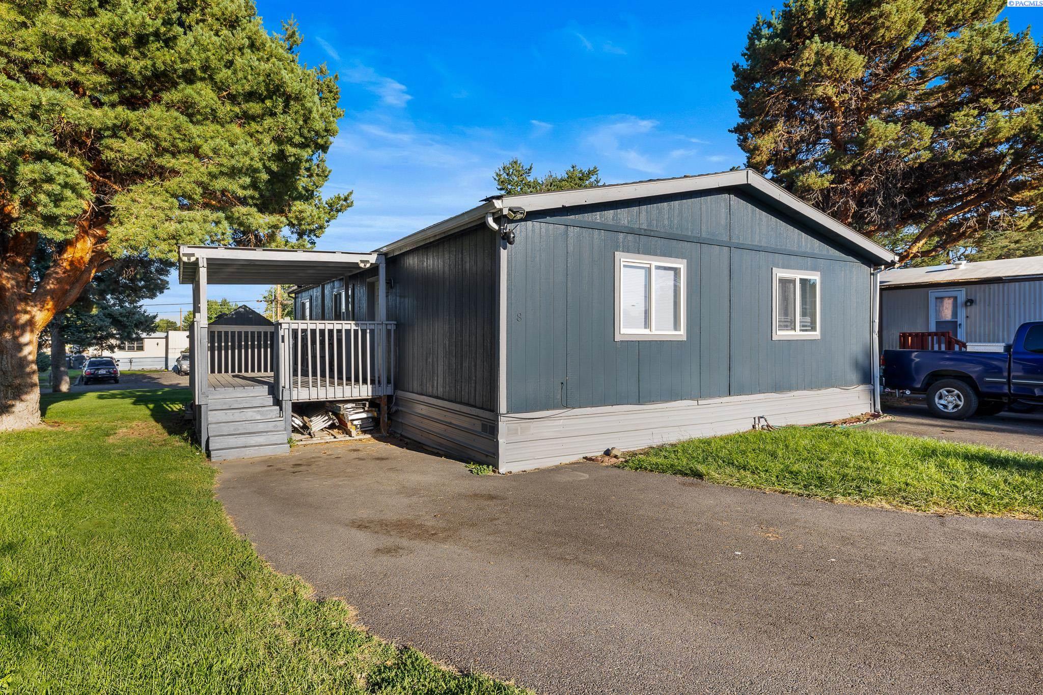 8 Royal Loop, West Richland, WA 99353