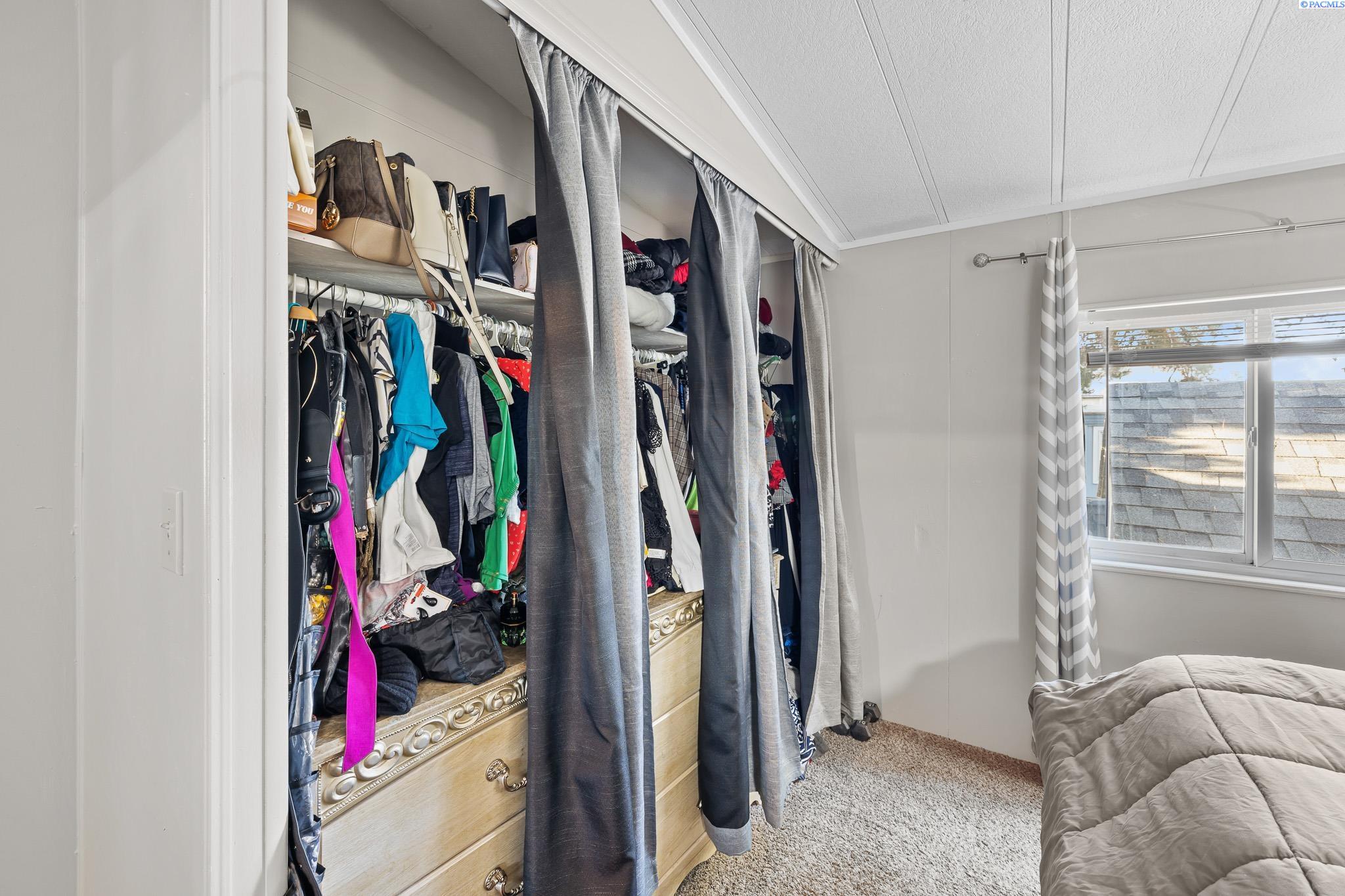 8 Royal Loop, West Richland, WA 99353