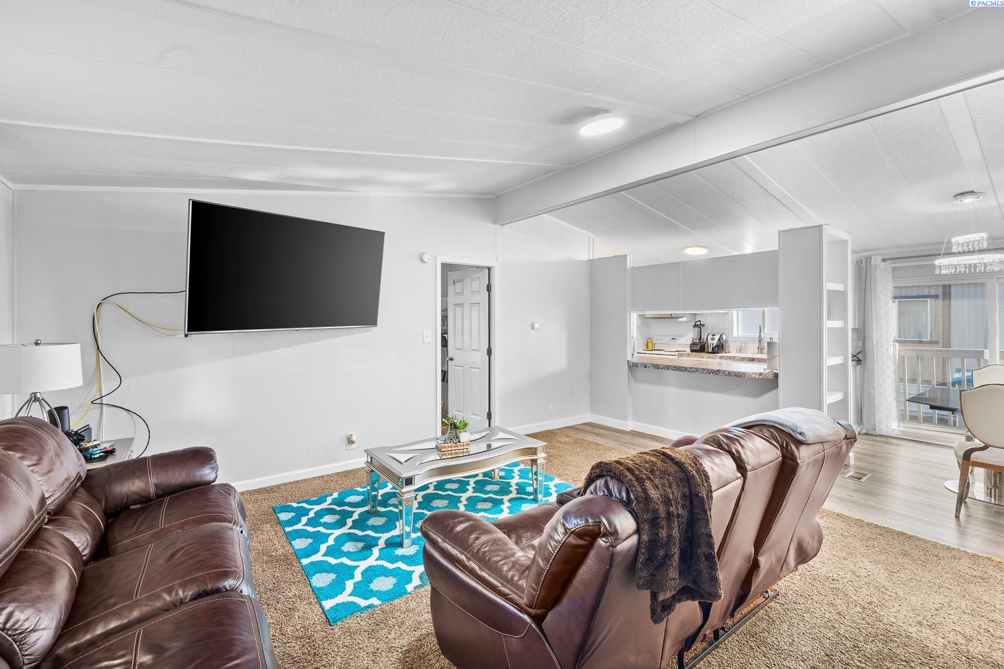 8 Royal Loop, West Richland, WA 99353