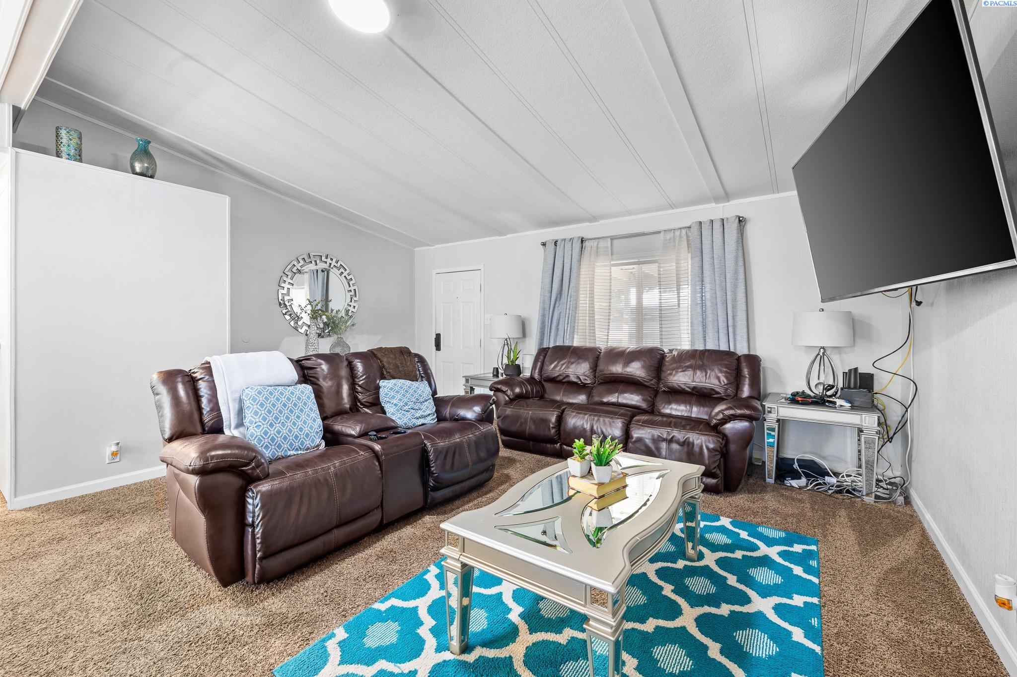 8 Royal Loop, West Richland, WA 99353