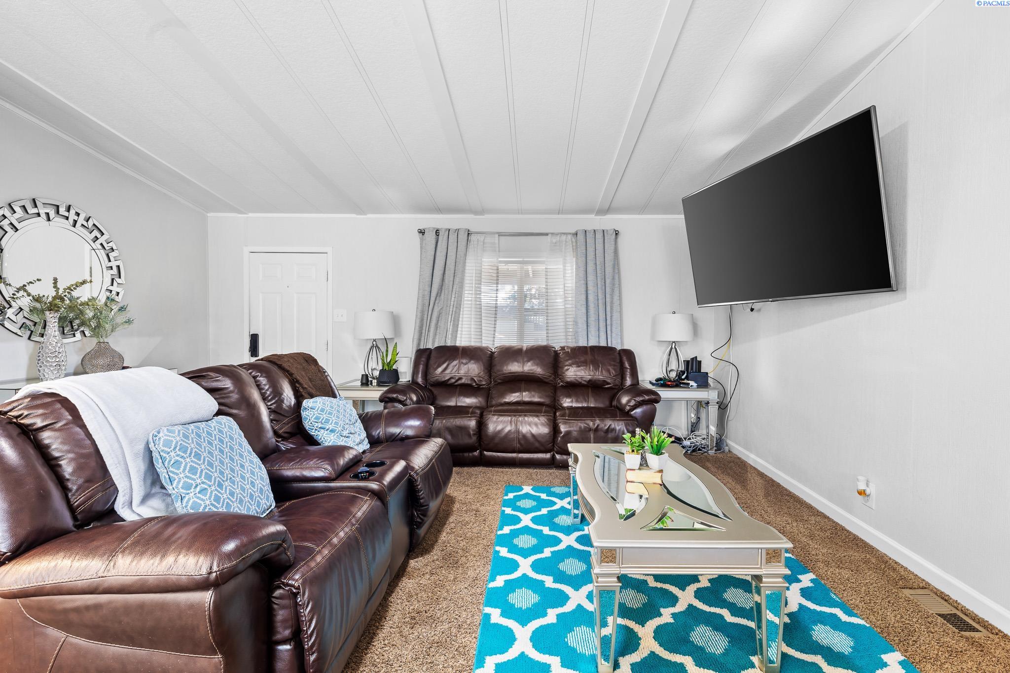 8 Royal Loop, West Richland, WA 99353