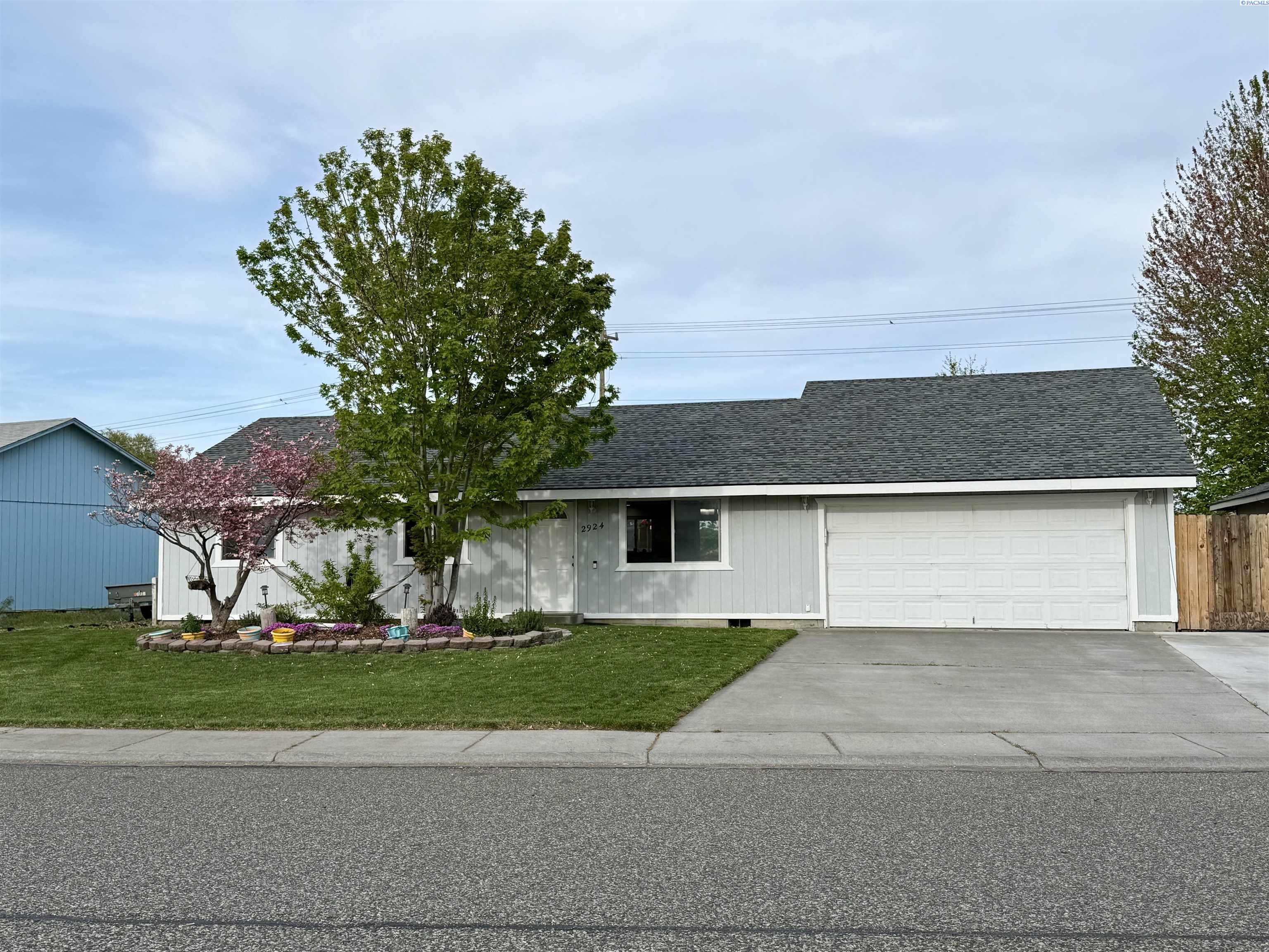 2924 Iris St, West Richland, WA 99353