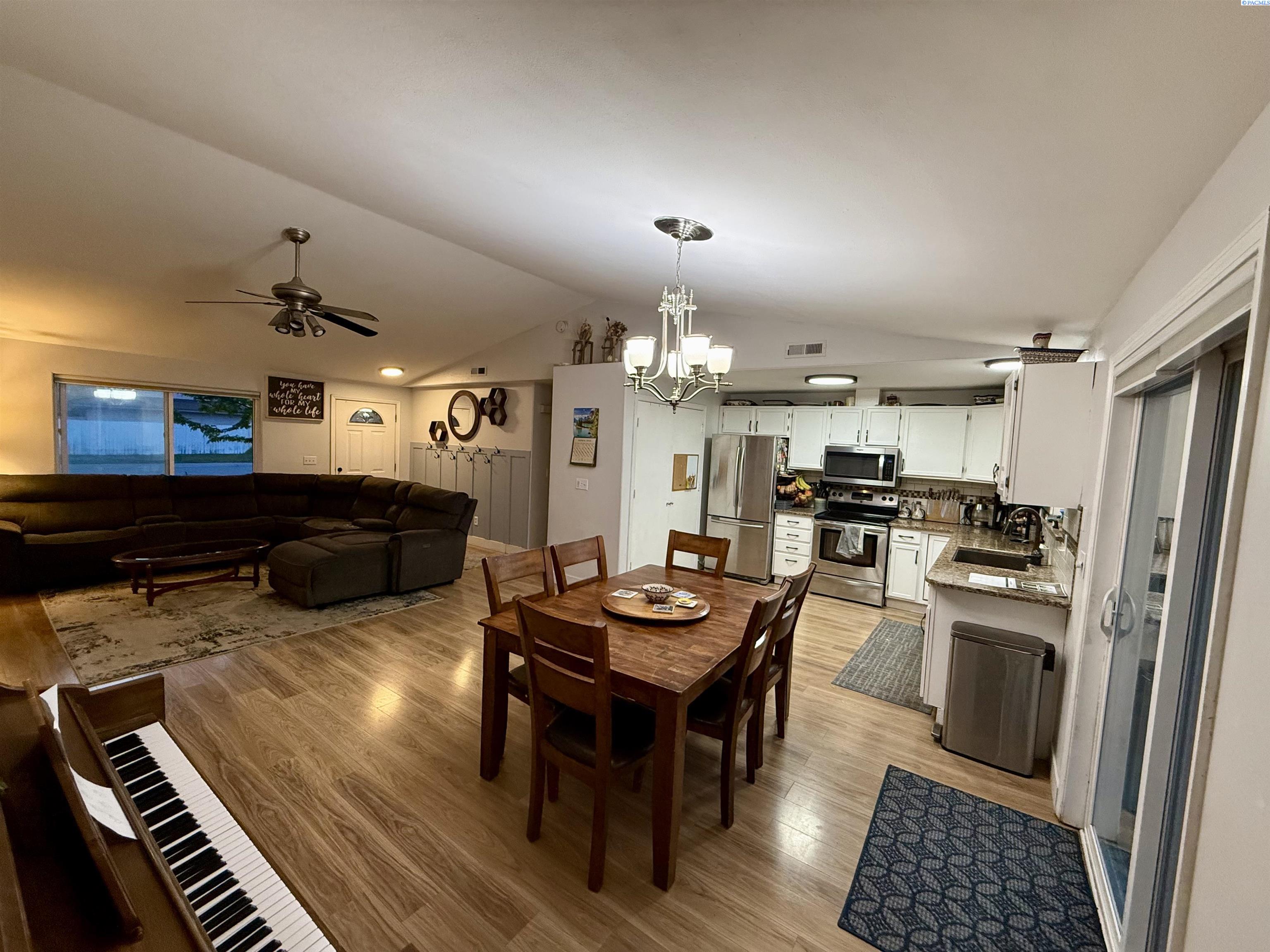 2924 Iris St, West Richland, WA 99353