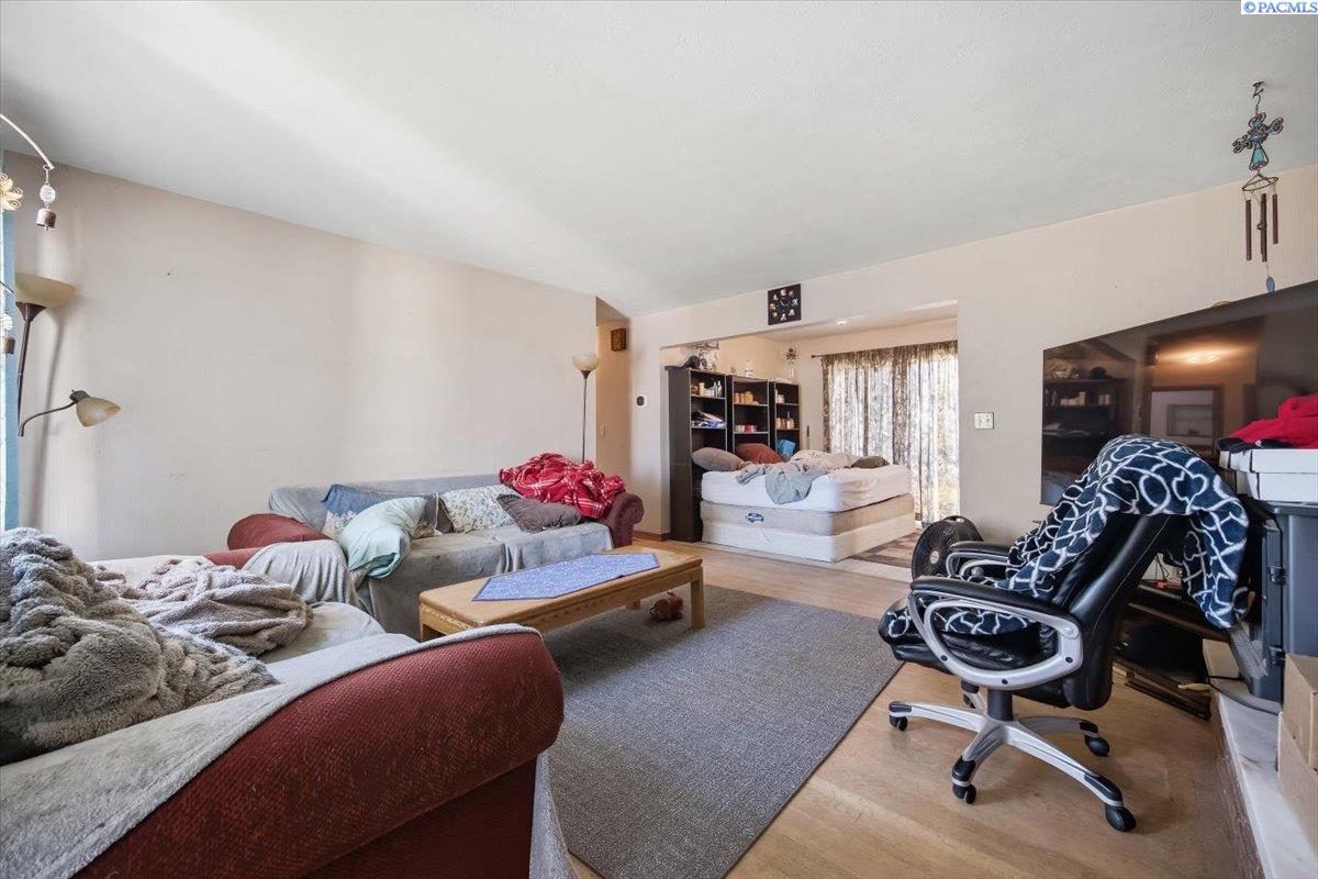 1932 Ruby St, Pasco, WA 99301