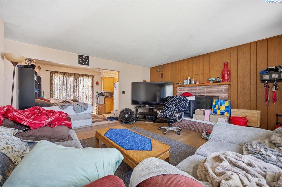 1932 Ruby St, Pasco, WA 99301