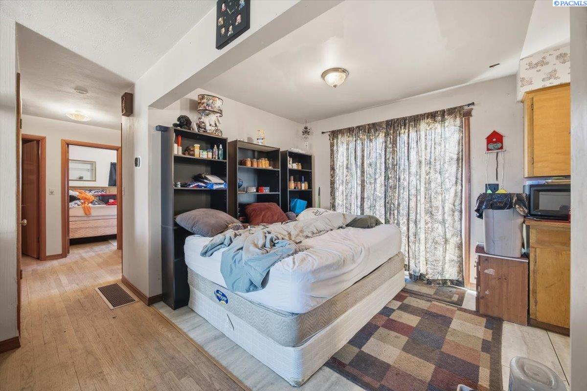 1932 Ruby St, Pasco, WA 99301