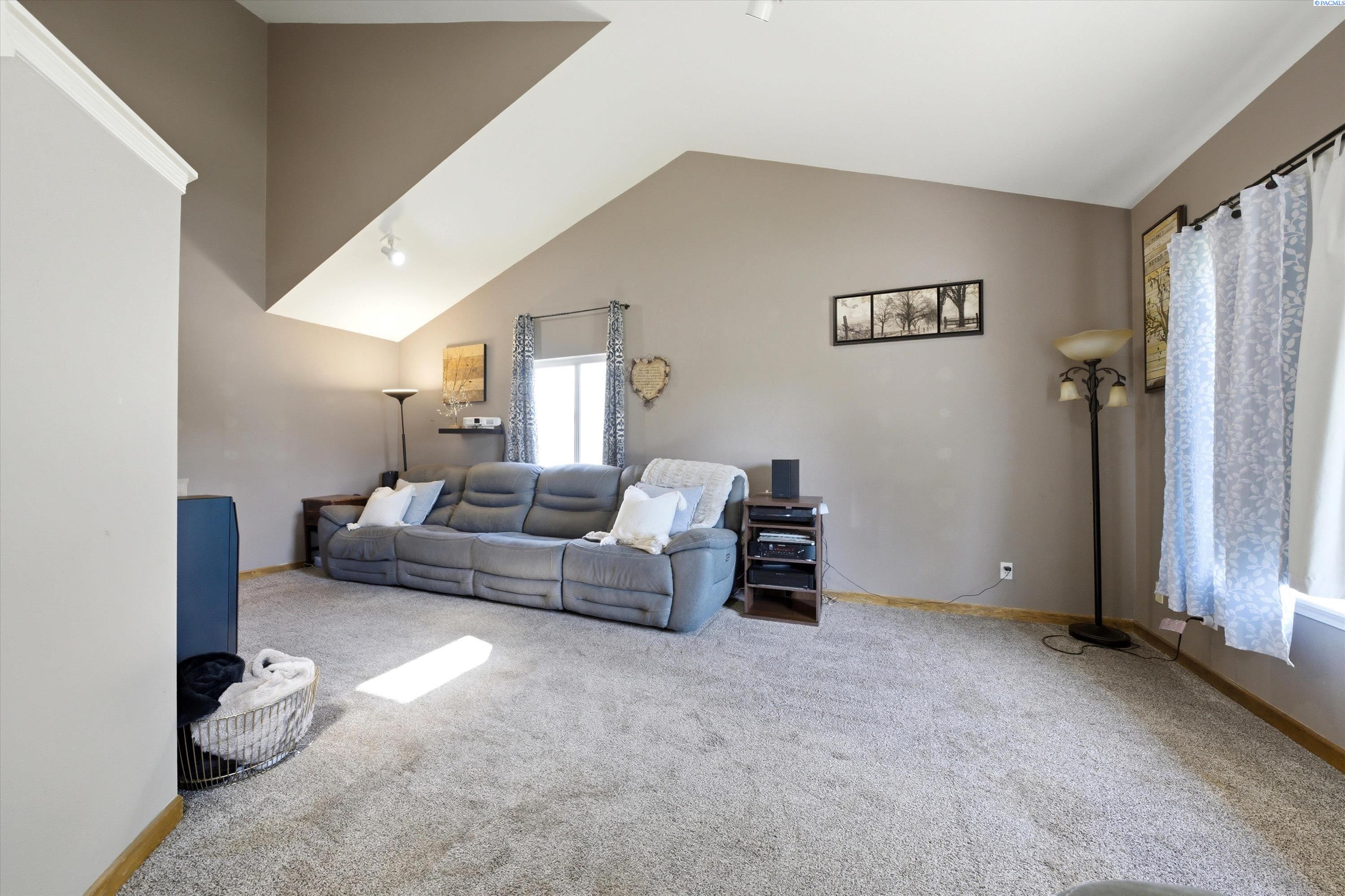 7106 5th Pl, Kennewick, WA 99336