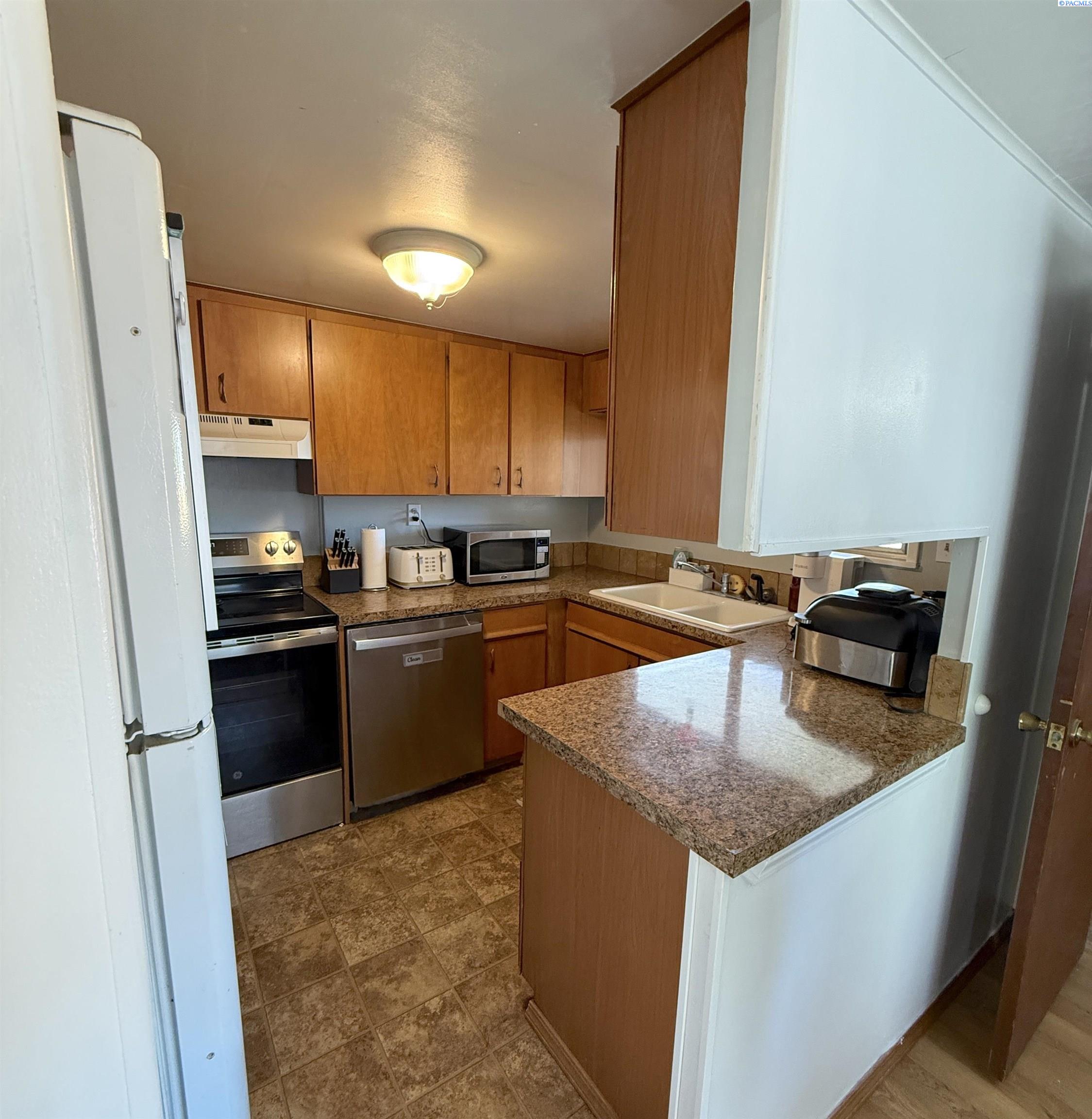 932 Sanford Ave, Richland, WA 99352