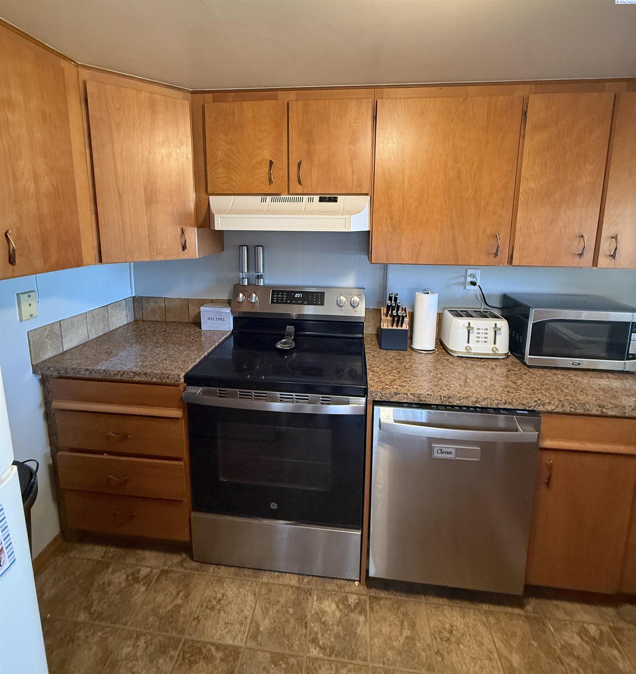 932 Sanford Ave, Richland, WA 99352