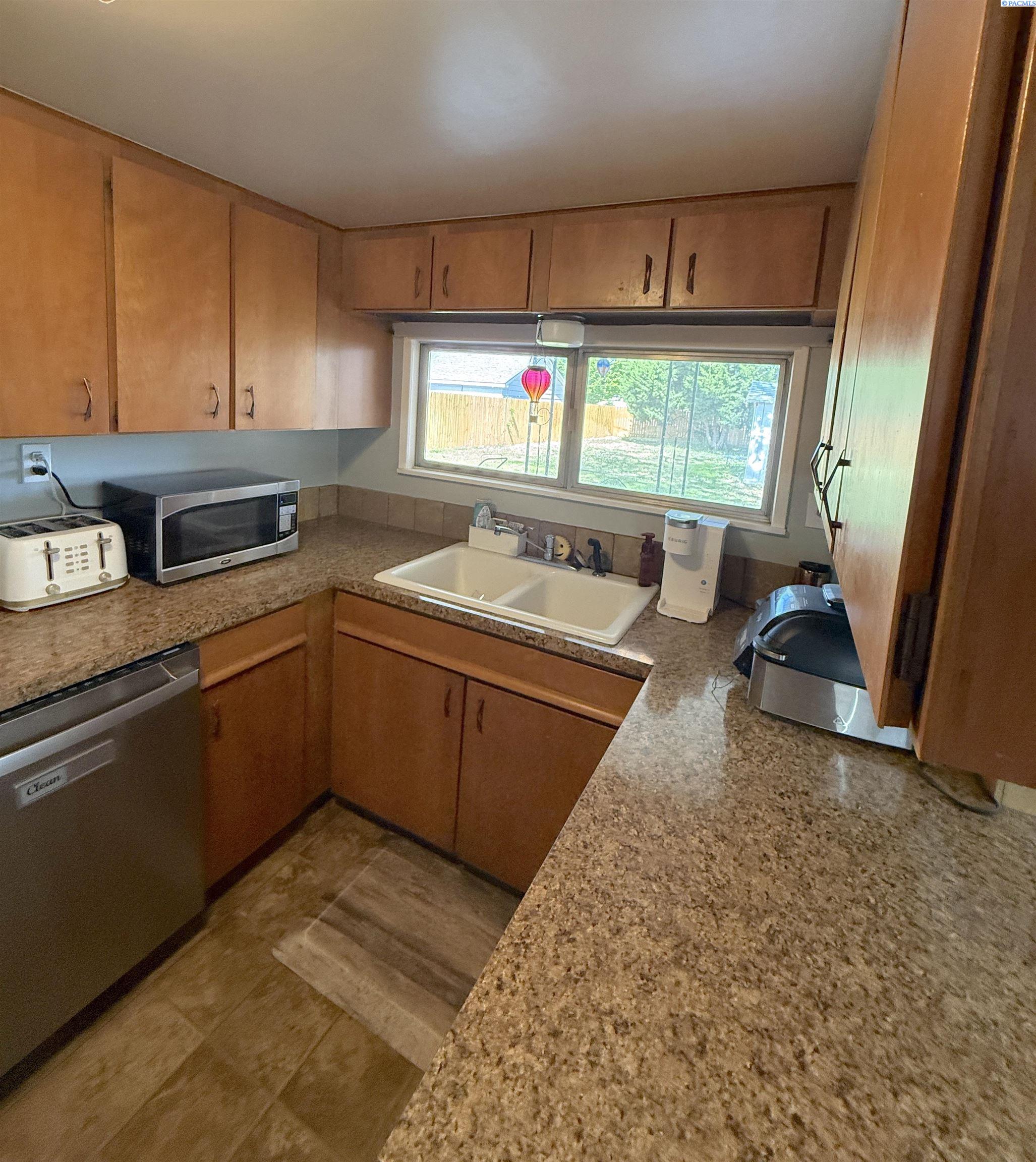 932 Sanford Ave, Richland, WA 99352