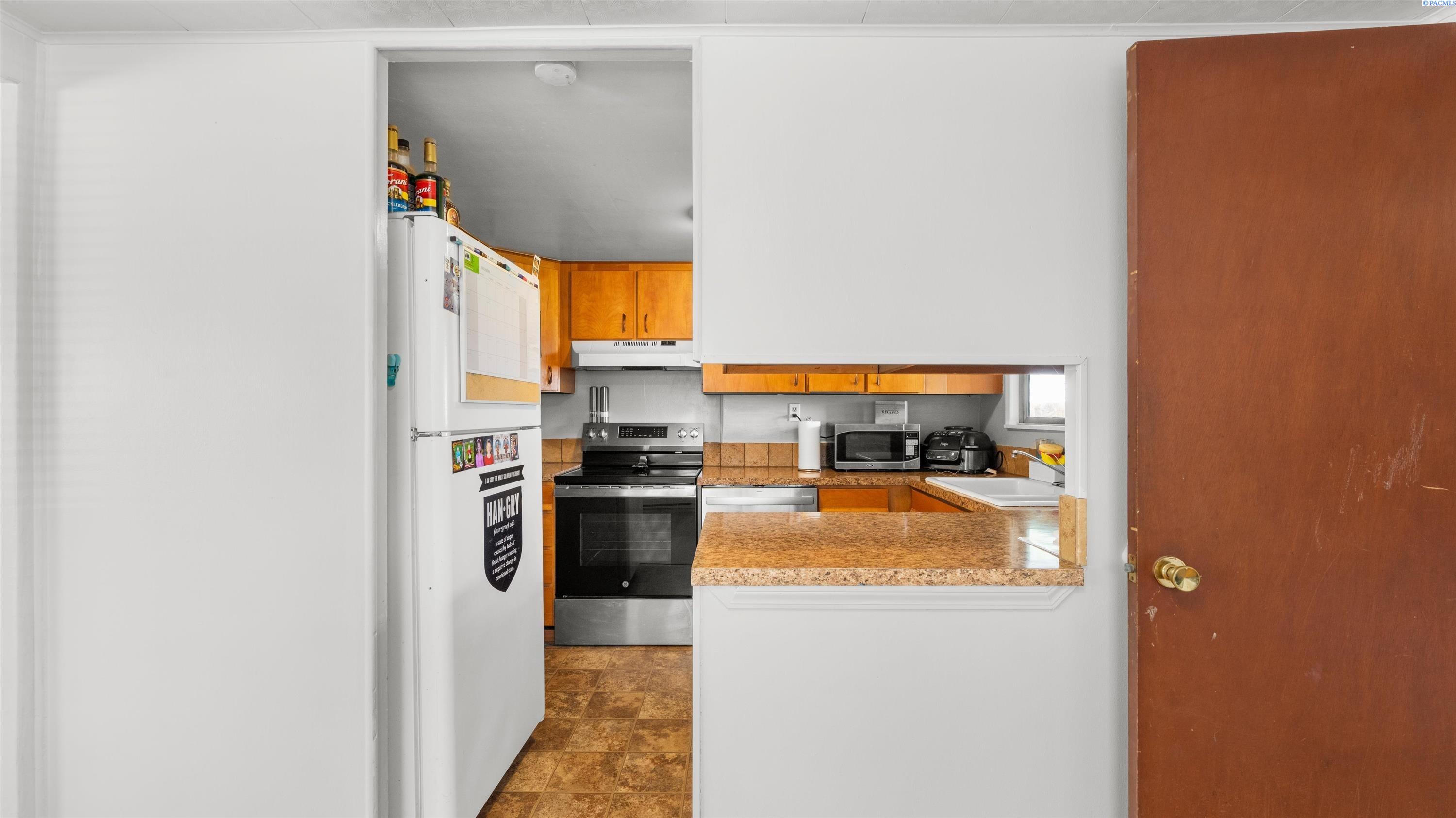 932 Sanford Ave, Richland, WA 99352