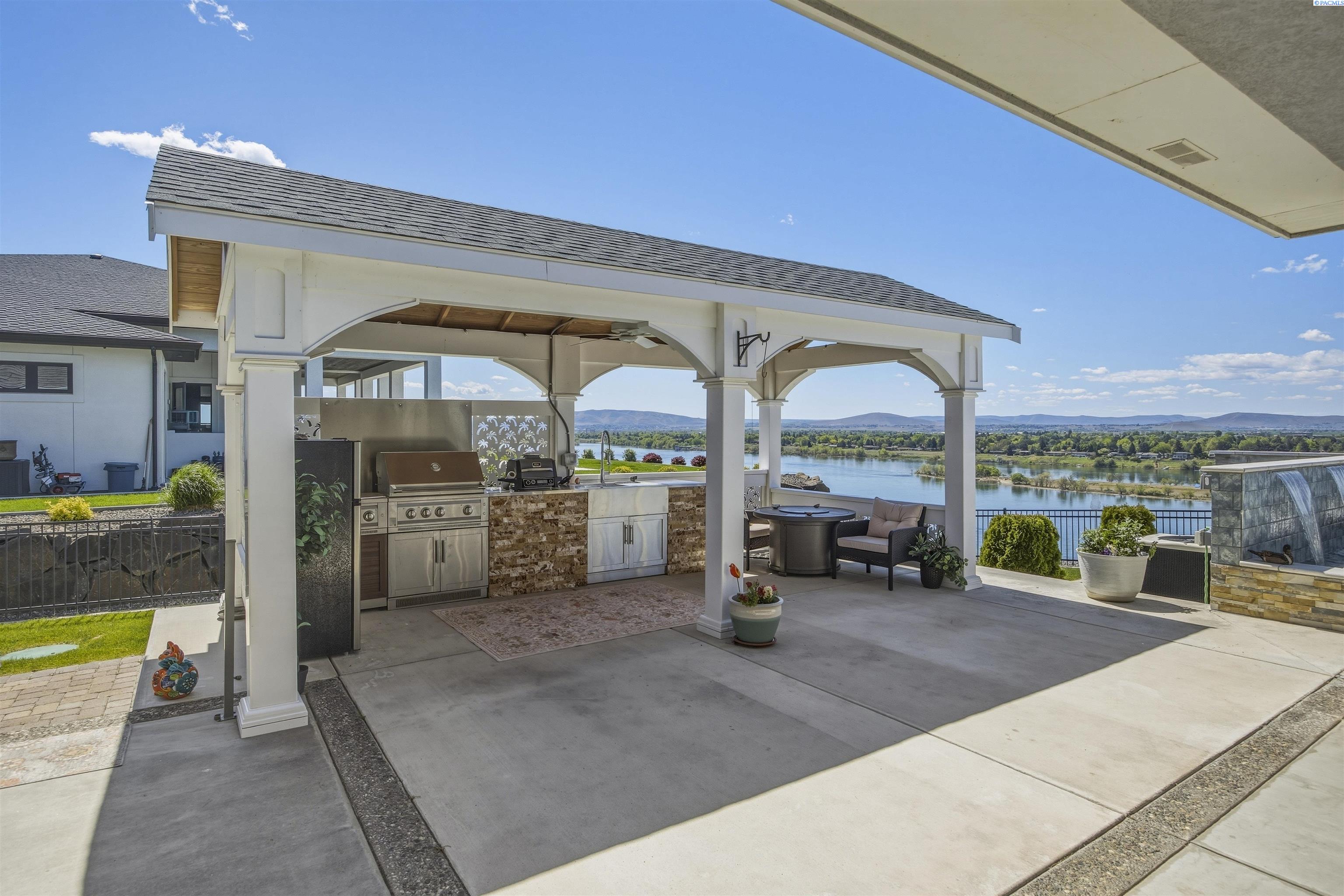 170 Alta Ln, Pasco, WA 99301