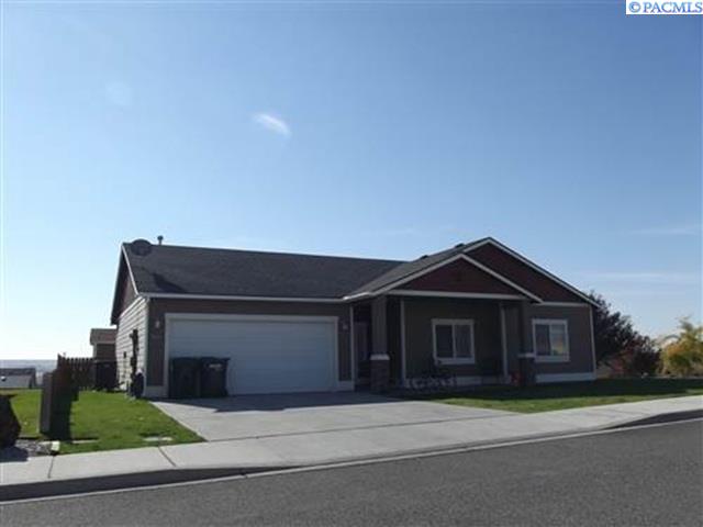 1141 Davis St, Connell, WA 99326