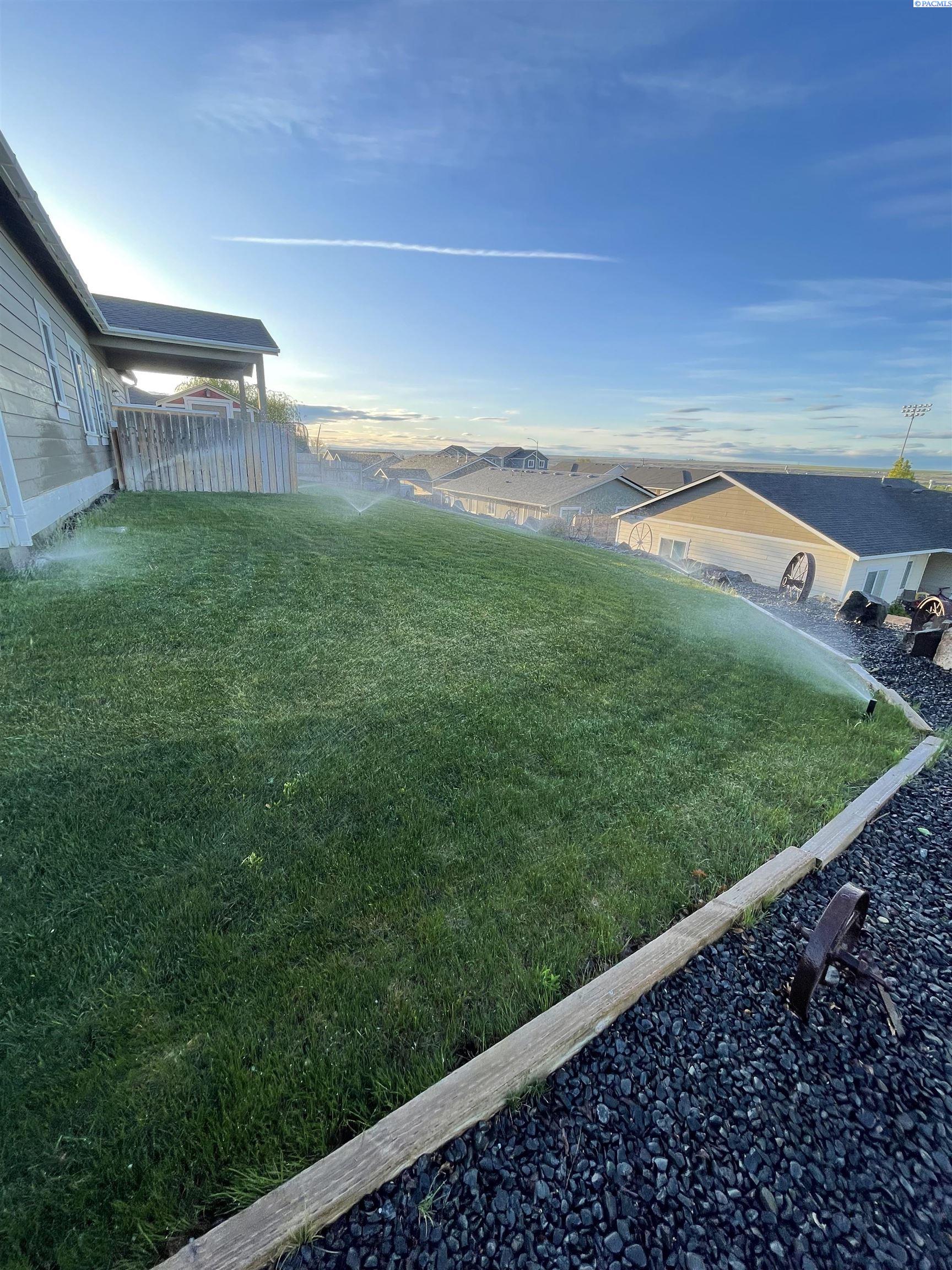 1141 Davis St, Connell, WA 99326