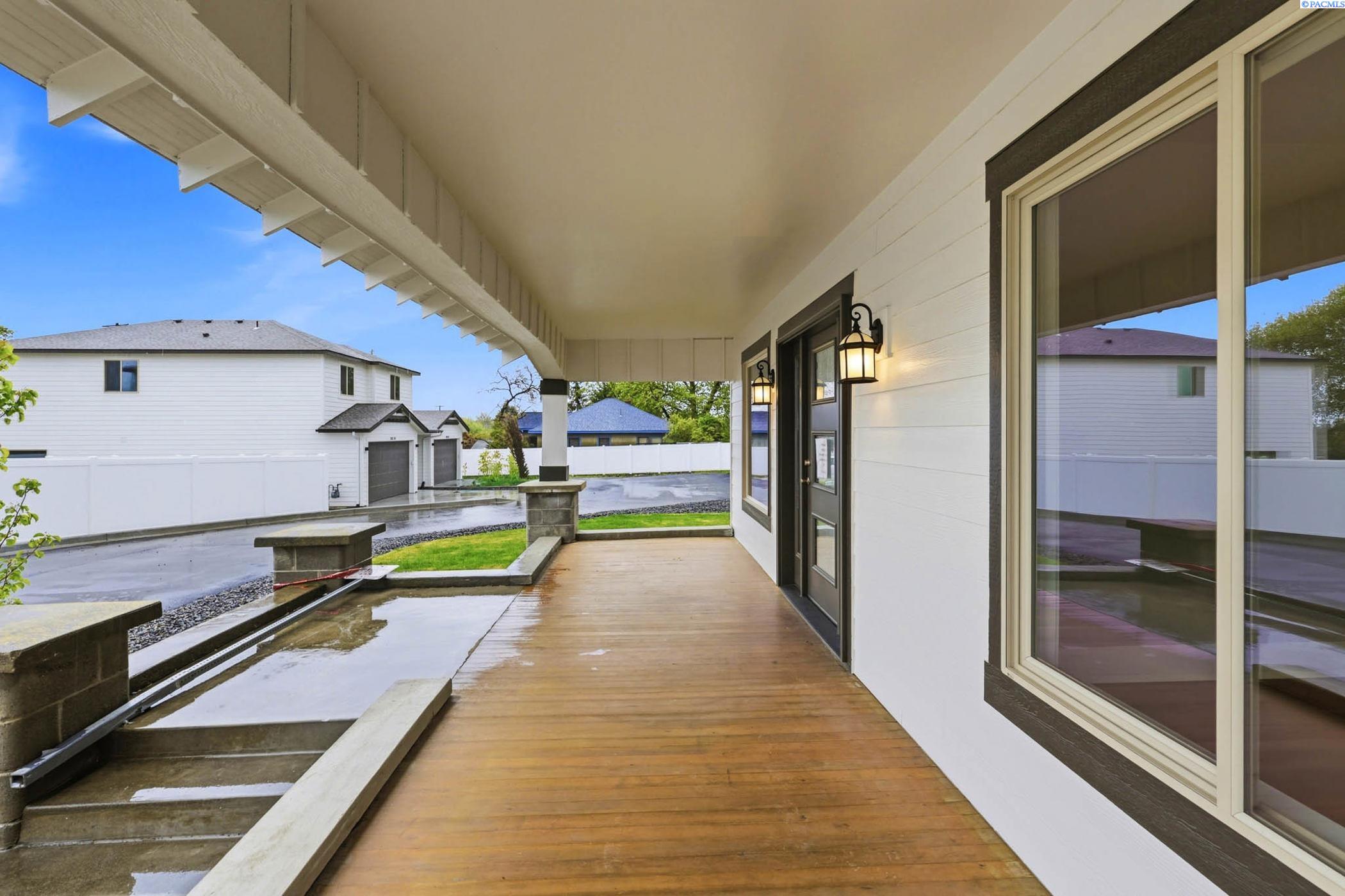 1053 S Underwood Pl, Kennewick, WA 99337