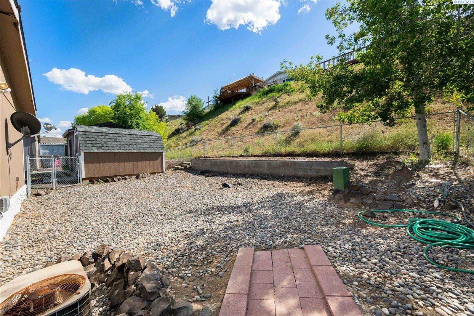 84 Ridgecliff Dr, Richland, WA 99352