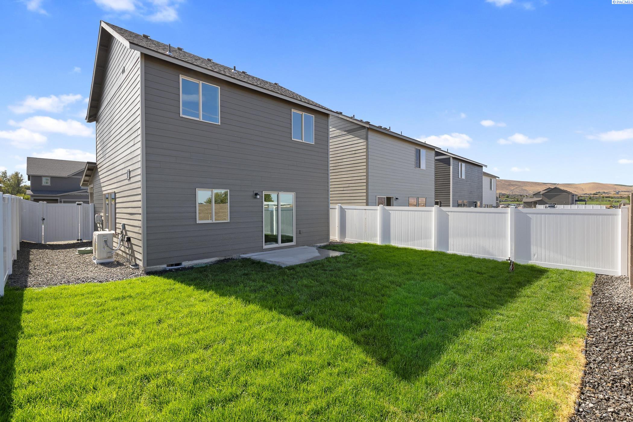 7480 Grapevine Ct, West Richland, WA 99353