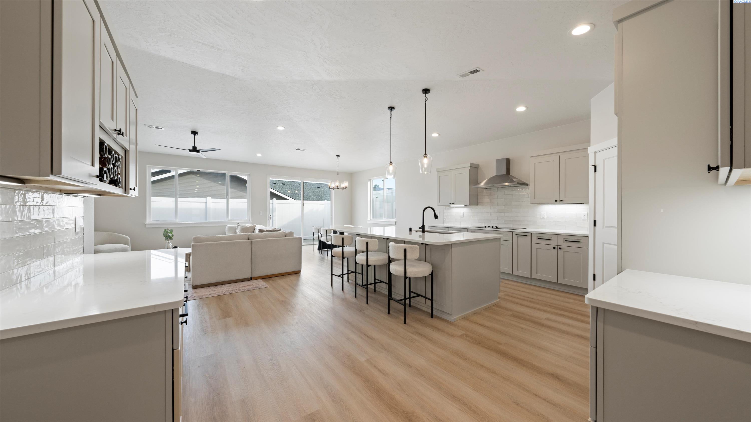 1334 Kalani Ct, West Richland, WA 99353